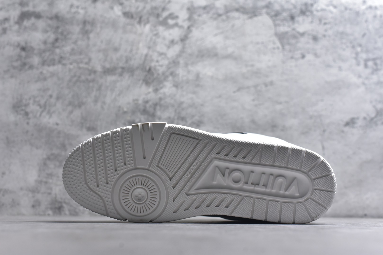 图片[6]-#AM-甄选 碾压市场7××版本 独家𝑻𝒓𝒂𝒊𝒏𝒆𝒓 现货入库💪🏻 救市品质 走量拉新神器 独家高定版最强平替 价格优势碾压市场 救市批次 高端零售 外贸专供 原版购入开发 正确空胶工艺 ZP级全套包装 完美楦型 正确卡色 大底TPU 质感媲美原版 细节与原版一致 注意区分市面通货 比肩高定 尺码：39-46-选品中心