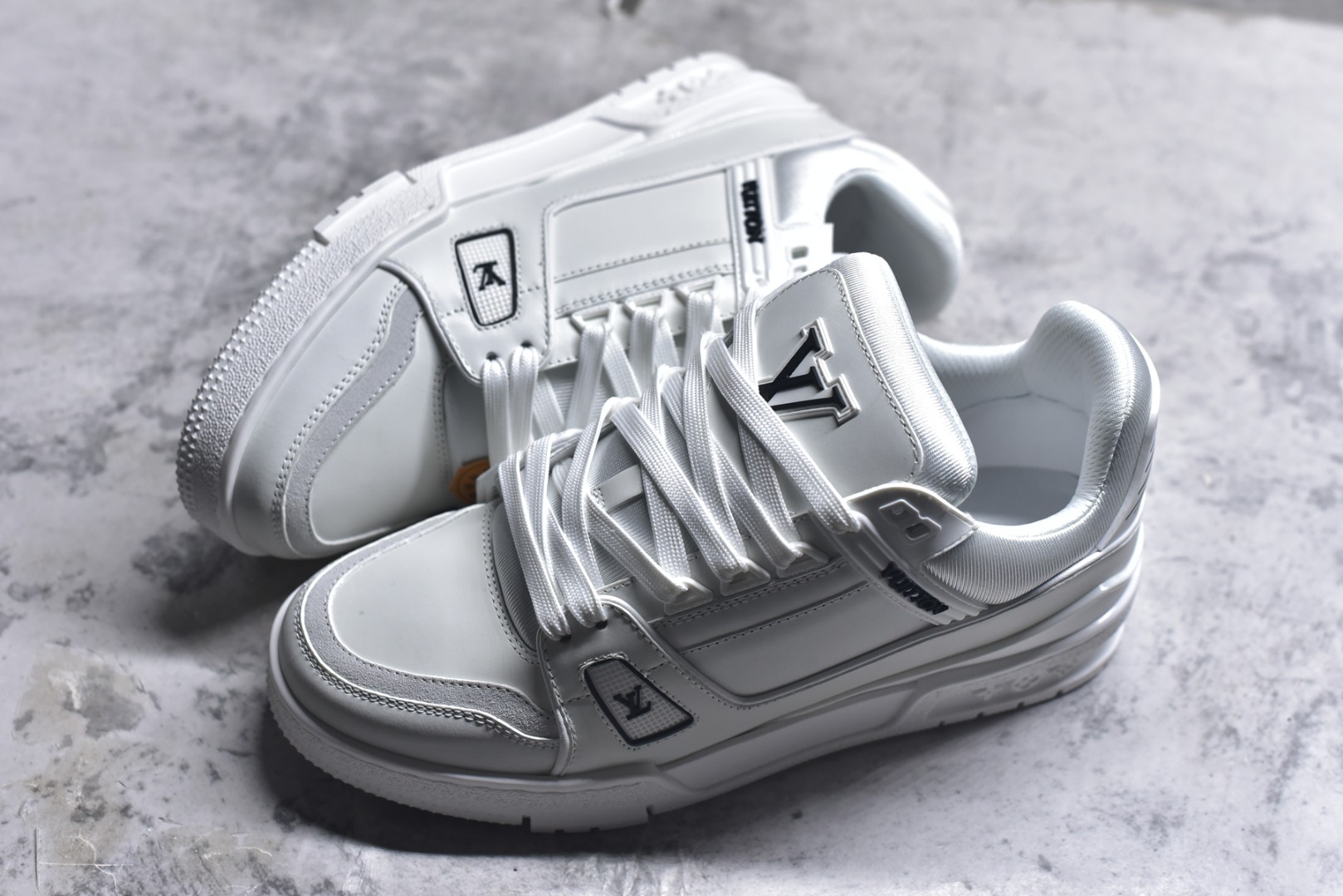 图片[7]-#AM-甄选 碾压市场7××版本 独家𝑻𝒓𝒂𝒊𝒏𝒆𝒓 现货入库💪🏻 救市品质 走量拉新神器 独家高定版最强平替 价格优势碾压市场 救市批次 高端零售 外贸专供 原版购入开发 正确空胶工艺 ZP级全套包装 完美楦型 正确卡色 大底TPU 质感媲美原版 细节与原版一致 注意区分市面通货 比肩高定 尺码：39-46-选品中心