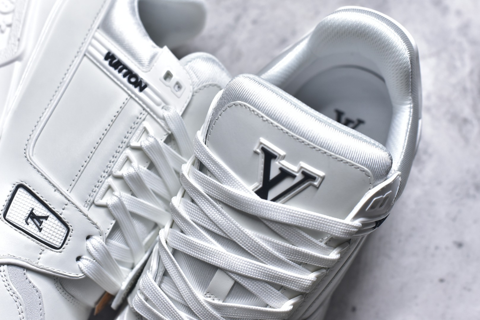 图片[9]-#AM-甄选 碾压市场7××版本 独家𝑻𝒓𝒂𝒊𝒏𝒆𝒓 现货入库💪🏻 救市品质 走量拉新神器 独家高定版最强平替 价格优势碾压市场 救市批次 高端零售 外贸专供 原版购入开发 正确空胶工艺 ZP级全套包装 完美楦型 正确卡色 大底TPU 质感媲美原版 细节与原版一致 注意区分市面通货 比肩高定 尺码：39-46-选品中心