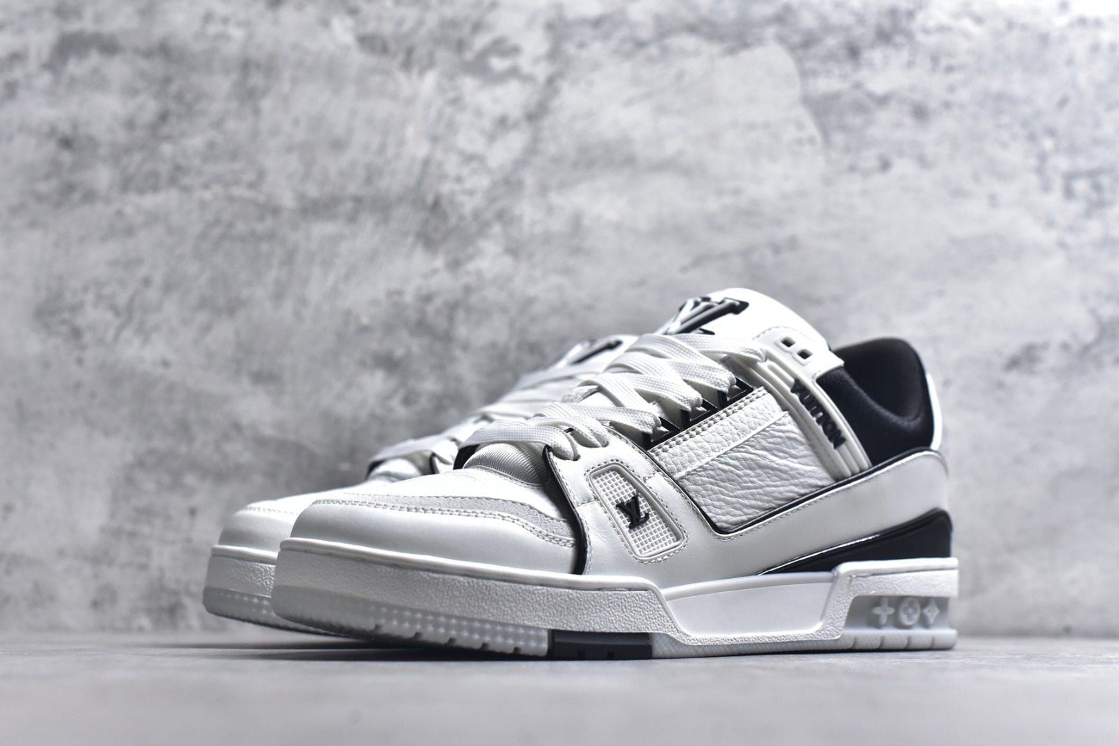 图片[2]-#AM-甄选 碾压市场7××版本 独家𝑻𝒓𝒂𝒊𝒏𝒆𝒓 现货入库💪🏻 救市品质 走量拉新神器 独家高定版最强平替 价格优势碾压市场 救市批次 高端零售 外贸专供 原版购入开发 正确空胶工艺 ZP级全套包装 完美楦型 正确卡色 大底TPU 质感媲美原版 细节与原版一致 注意区分市面通货 比肩高定 尺码：39-46-选品中心