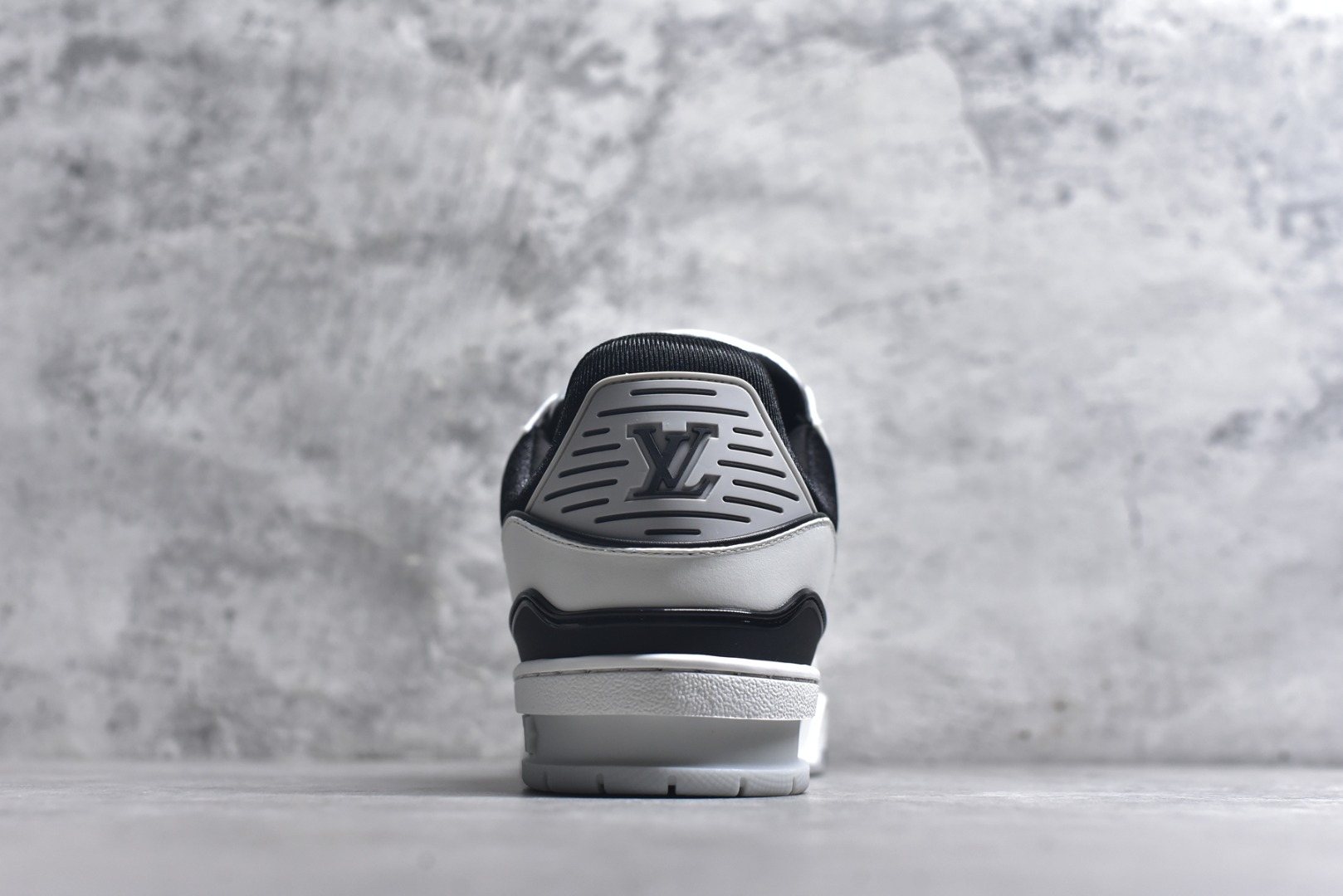 图片[5]-#AM-甄选 碾压市场7××版本 独家𝑻𝒓𝒂𝒊𝒏𝒆𝒓 现货入库💪🏻 救市品质 走量拉新神器 独家高定版最强平替 价格优势碾压市场 救市批次 高端零售 外贸专供 原版购入开发 正确空胶工艺 ZP级全套包装 完美楦型 正确卡色 大底TPU 质感媲美原版 细节与原版一致 注意区分市面通货 比肩高定 尺码：39-46-选品中心