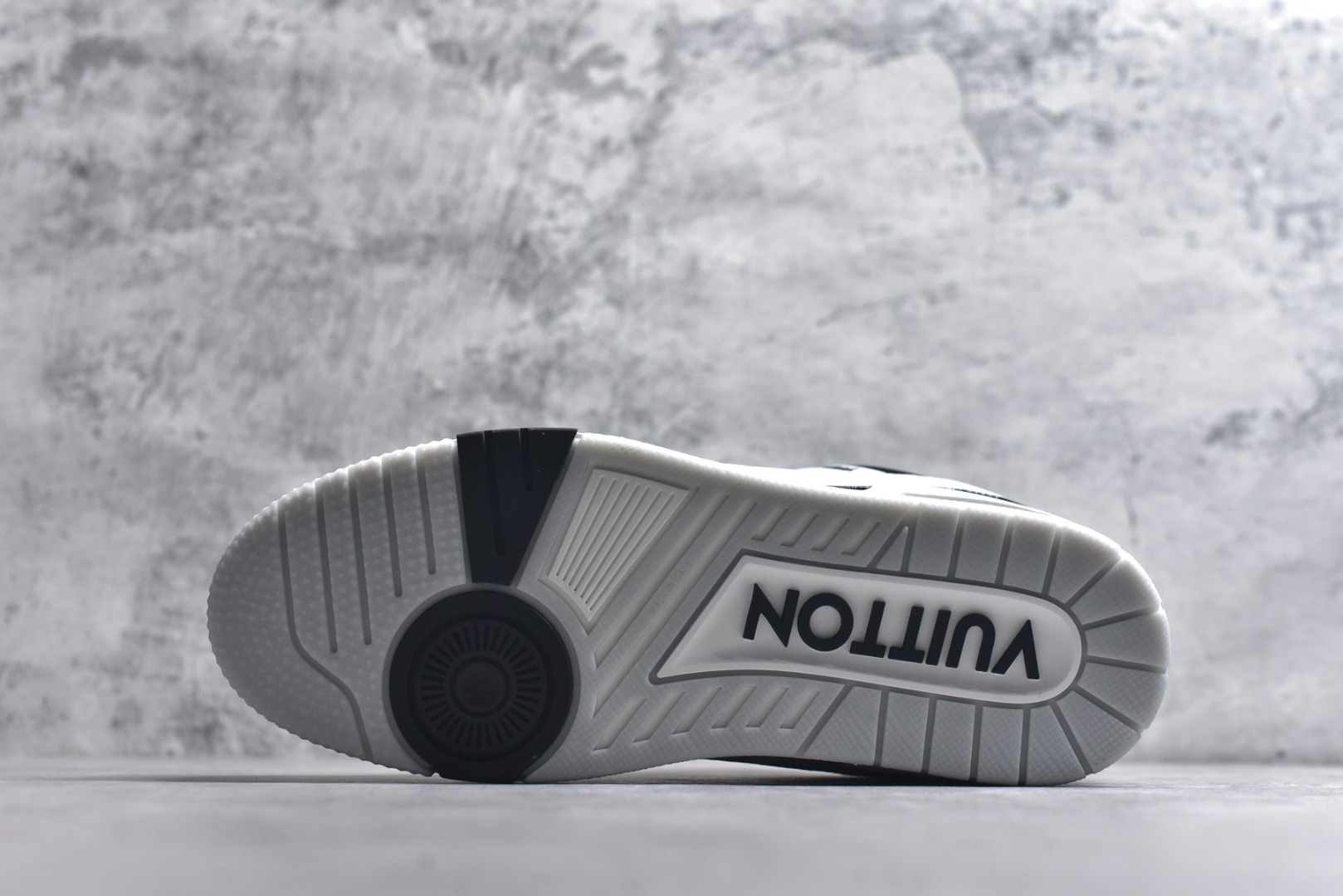 图片[6]-#AM-甄选 碾压市场7××版本 独家𝑻𝒓𝒂𝒊𝒏𝒆𝒓 现货入库💪🏻 救市品质 走量拉新神器 独家高定版最强平替 价格优势碾压市场 救市批次 高端零售 外贸专供 原版购入开发 正确空胶工艺 ZP级全套包装 完美楦型 正确卡色 大底TPU 质感媲美原版 细节与原版一致 注意区分市面通货 比肩高定 尺码：39-46-选品中心