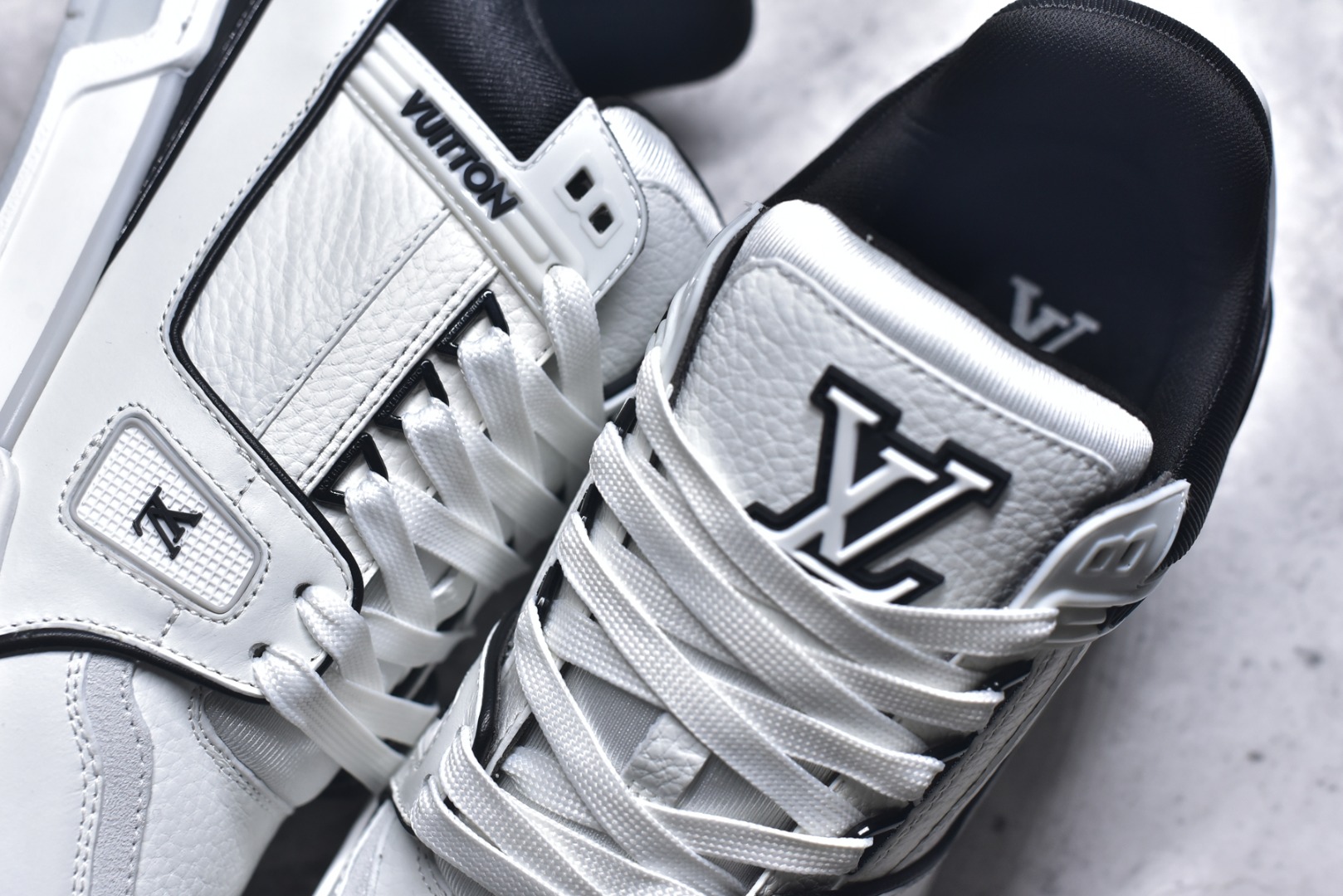 图片[9]-#AM-甄选 碾压市场7××版本 独家𝑻𝒓𝒂𝒊𝒏𝒆𝒓 现货入库💪🏻 救市品质 走量拉新神器 独家高定版最强平替 价格优势碾压市场 救市批次 高端零售 外贸专供 原版购入开发 正确空胶工艺 ZP级全套包装 完美楦型 正确卡色 大底TPU 质感媲美原版 细节与原版一致 注意区分市面通货 比肩高定 尺码：39-46-选品中心