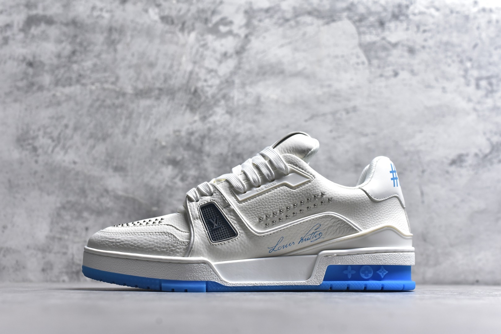 #AM-甄选 碾压市场7××版本 独家𝑻𝒓𝒂𝒊𝒏𝒆𝒓 现货入库💪🏻 救市品质 走量拉新神器 独家高定版最强平替 价格优势碾压市场 救市批次 高端零售 外贸专供 原版购入开发 正确空胶工艺 ZP级全套包装 完美楦型 正确卡色 大底TPU 质感媲美原版 细节与原版一致 注意区分市面通货 比肩高定 尺码：39-46-选品中心