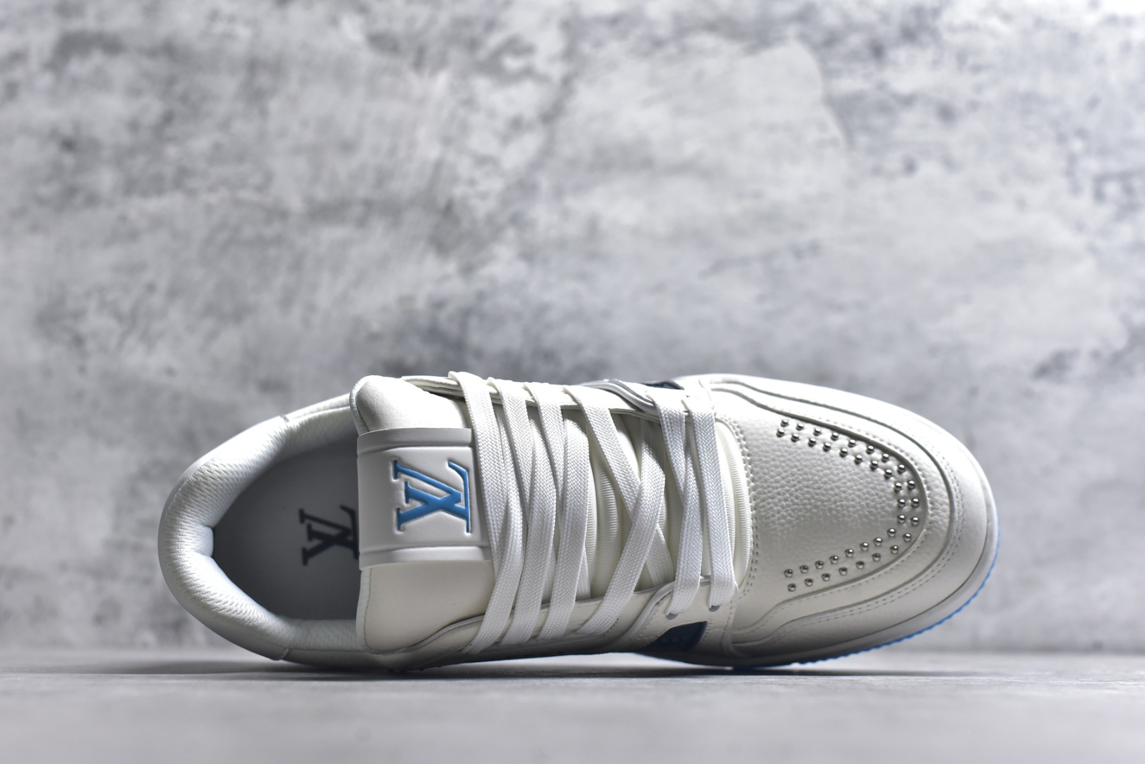 图片[4]-#AM-甄选 碾压市场7××版本 独家𝑻𝒓𝒂𝒊𝒏𝒆𝒓 现货入库💪🏻 救市品质 走量拉新神器 独家高定版最强平替 价格优势碾压市场 救市批次 高端零售 外贸专供 原版购入开发 正确空胶工艺 ZP级全套包装 完美楦型 正确卡色 大底TPU 质感媲美原版 细节与原版一致 注意区分市面通货 比肩高定 尺码：39-46-选品中心