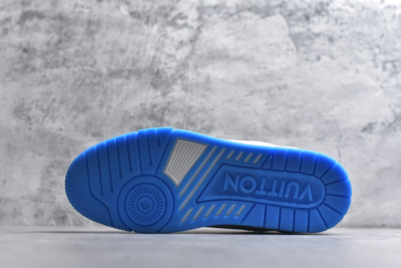 图片[6]-#AM-甄选 碾压市场7××版本 独家𝑻𝒓𝒂𝒊𝒏𝒆𝒓 现货入库💪🏻 救市品质 走量拉新神器 独家高定版最强平替 价格优势碾压市场 救市批次 高端零售 外贸专供 原版购入开发 正确空胶工艺 ZP级全套包装 完美楦型 正确卡色 大底TPU 质感媲美原版 细节与原版一致 注意区分市面通货 比肩高定 尺码：39-46-选品中心