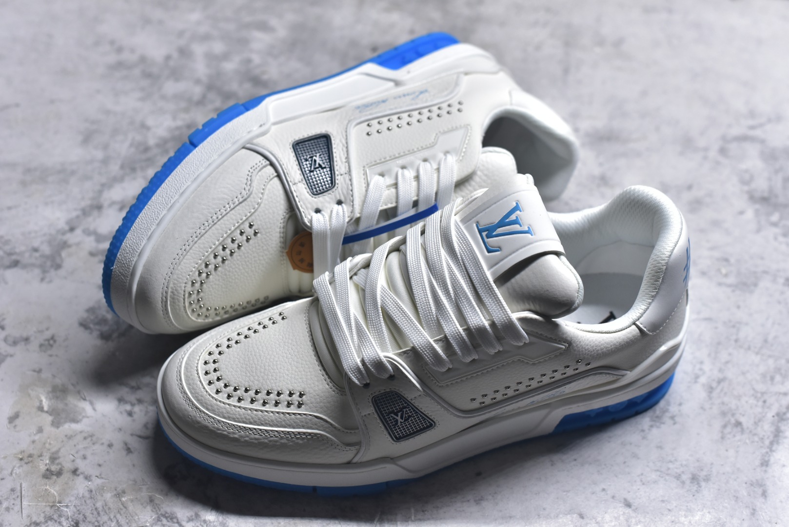 图片[7]-#AM-甄选 碾压市场7××版本 独家𝑻𝒓𝒂𝒊𝒏𝒆𝒓 现货入库💪🏻 救市品质 走量拉新神器 独家高定版最强平替 价格优势碾压市场 救市批次 高端零售 外贸专供 原版购入开发 正确空胶工艺 ZP级全套包装 完美楦型 正确卡色 大底TPU 质感媲美原版 细节与原版一致 注意区分市面通货 比肩高定 尺码：39-46-选品中心