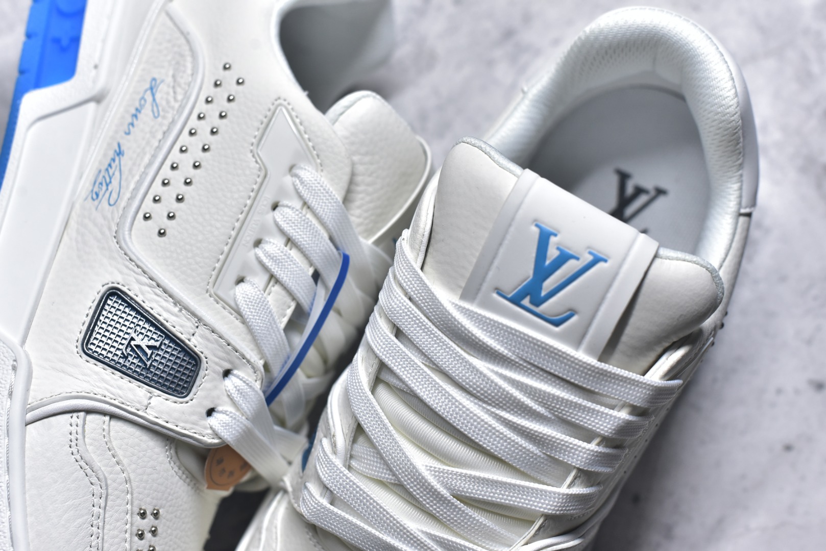 图片[9]-#AM-甄选 碾压市场7××版本 独家𝑻𝒓𝒂𝒊𝒏𝒆𝒓 现货入库💪🏻 救市品质 走量拉新神器 独家高定版最强平替 价格优势碾压市场 救市批次 高端零售 外贸专供 原版购入开发 正确空胶工艺 ZP级全套包装 完美楦型 正确卡色 大底TPU 质感媲美原版 细节与原版一致 注意区分市面通货 比肩高定 尺码：39-46-选品中心