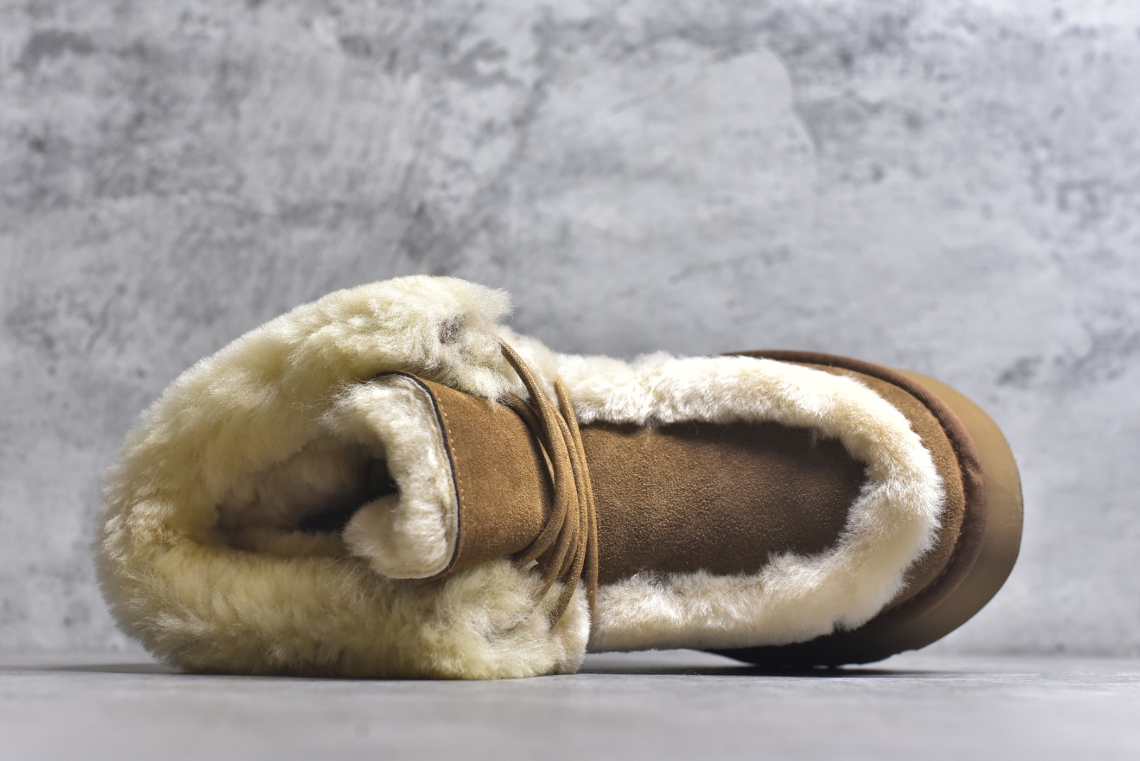 图片[4]-#X1 全网最齐 ugg 100个配色 市面顶级版本 25新款 UGG 埃斯米 6cm增高 牛剖层革 时尚舒适 及踝 雪地靴 广州外贸大厂生产 鞋头到鞋垫真羊皮毛一体 独立外盒包装 芯片 带防水工艺 区别市面任何版本 独立原版开发大底 羊绒鞋垫 冬季保暖外出 家居都是很适合的选择 近年uug推出款式系列 局部偏向年轻消费者喜好 也走到时尚潮流穿搭的前沿 鞋身材质 防泼水涂层翻毛皮鞋面 17毫米UGGPURE™植入式羊毛内底 轻便防滑舒适橡胶外底 带有品牌LOGO商标 带全套包装 尺码： 35 36 37 38 39 40-选品中心