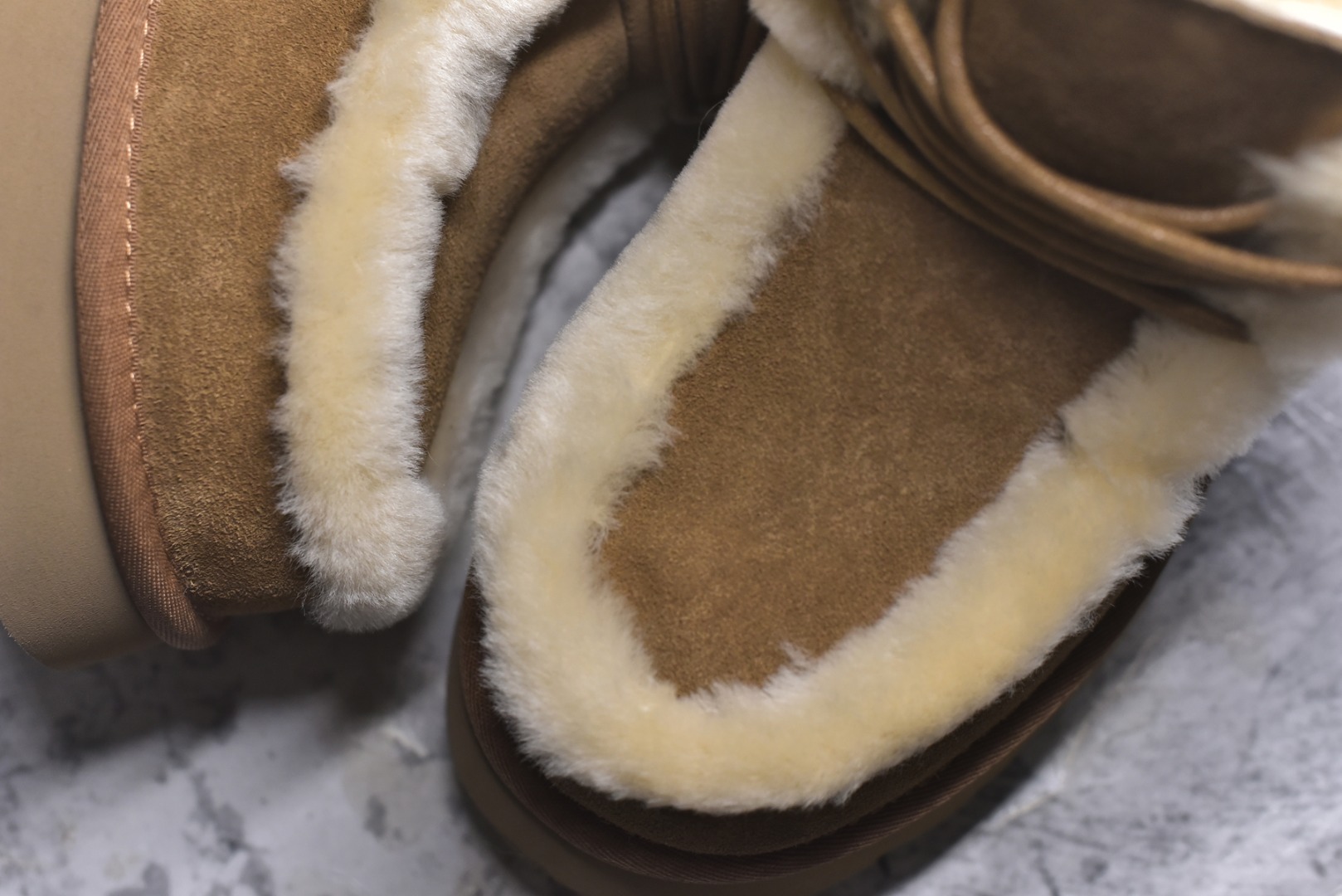 图片[8]-#X1 全网最齐 ugg 100个配色 市面顶级版本 25新款 UGG 埃斯米 6cm增高 牛剖层革 时尚舒适 及踝 雪地靴 广州外贸大厂生产 鞋头到鞋垫真羊皮毛一体 独立外盒包装 芯片 带防水工艺 区别市面任何版本 独立原版开发大底 羊绒鞋垫 冬季保暖外出 家居都是很适合的选择 近年uug推出款式系列 局部偏向年轻消费者喜好 也走到时尚潮流穿搭的前沿 鞋身材质 防泼水涂层翻毛皮鞋面 17毫米UGGPURE™植入式羊毛内底 轻便防滑舒适橡胶外底 带有品牌LOGO商标 带全套包装 尺码： 35 36 37 38 39 40-选品中心