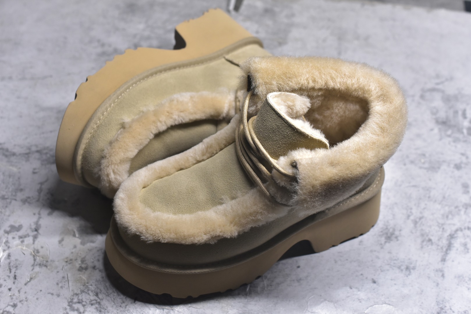 图片[7]-# 全网最齐 ugg 100个配色 市面顶级版本 25新款 UGG 埃斯米 6cm增高 牛剖层革 时尚舒适 及踝 雪地靴 广州外贸大厂生产 鞋头到鞋垫真羊皮毛一体 独立外盒包装 芯片 带防水工艺 区别市面任何版本 独立原版开发大底 羊绒鞋垫 冬季保暖外出 家居都是很适合的选择 近年uug推出款式系列 局部偏向年轻消费者喜好 也走到时尚潮流穿搭的前沿 鞋身材质 防泼水涂层翻毛皮鞋面 17毫米UGGPURE™植入式羊毛内底 轻便防滑舒适橡胶外底 带有品牌LOGO商标 带全套包装 尺码： 35 36 37 38 39 40-选品中心