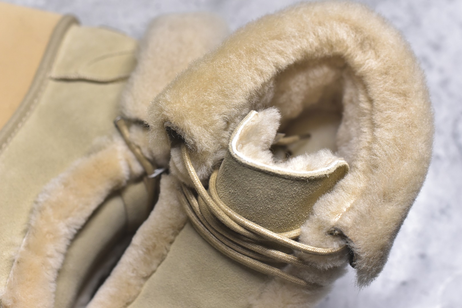 图片[9]-# 全网最齐 ugg 100个配色 市面顶级版本 25新款 UGG 埃斯米 6cm增高 牛剖层革 时尚舒适 及踝 雪地靴 广州外贸大厂生产 鞋头到鞋垫真羊皮毛一体 独立外盒包装 芯片 带防水工艺 区别市面任何版本 独立原版开发大底 羊绒鞋垫 冬季保暖外出 家居都是很适合的选择 近年uug推出款式系列 局部偏向年轻消费者喜好 也走到时尚潮流穿搭的前沿 鞋身材质 防泼水涂层翻毛皮鞋面 17毫米UGGPURE™植入式羊毛内底 轻便防滑舒适橡胶外底 带有品牌LOGO商标 带全套包装 尺码： 35 36 37 38 39 40-选品中心