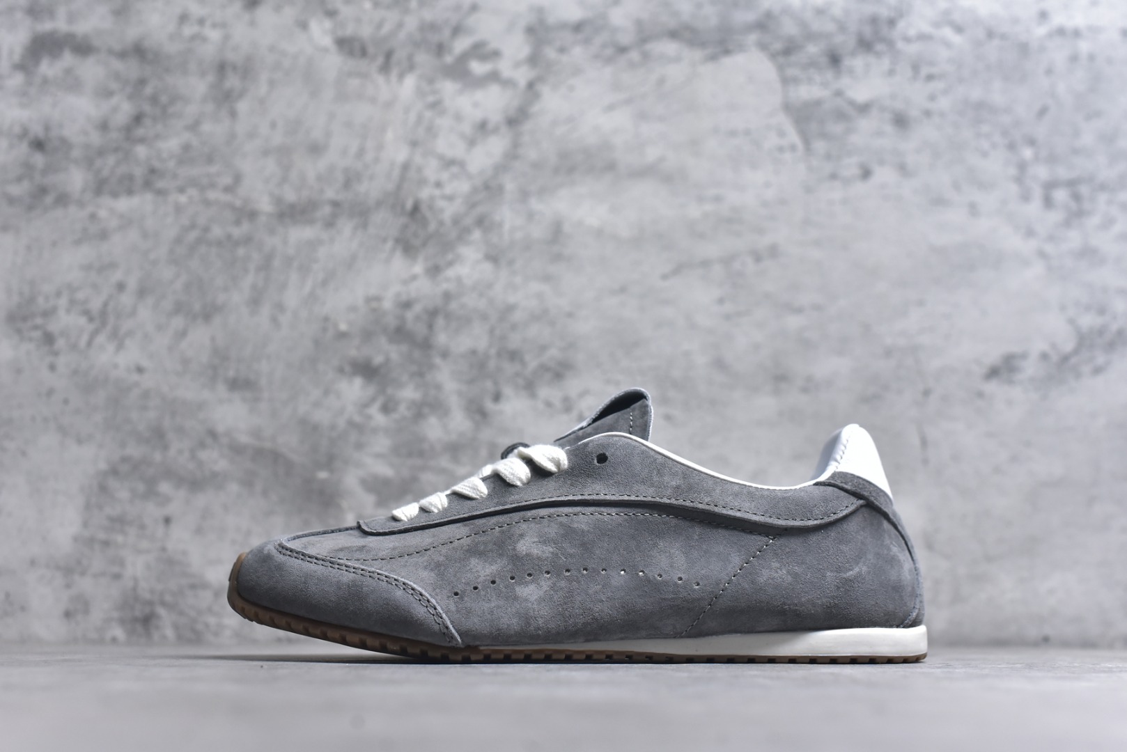 #Alo Yoga Sunset Sneaker 徳训生活休闲鞋 灰色 尺码：36 36.5 37 37.5 38 38.5 39 40 41 41.5 42 42.5 43 44 45 9.D4-选品中心