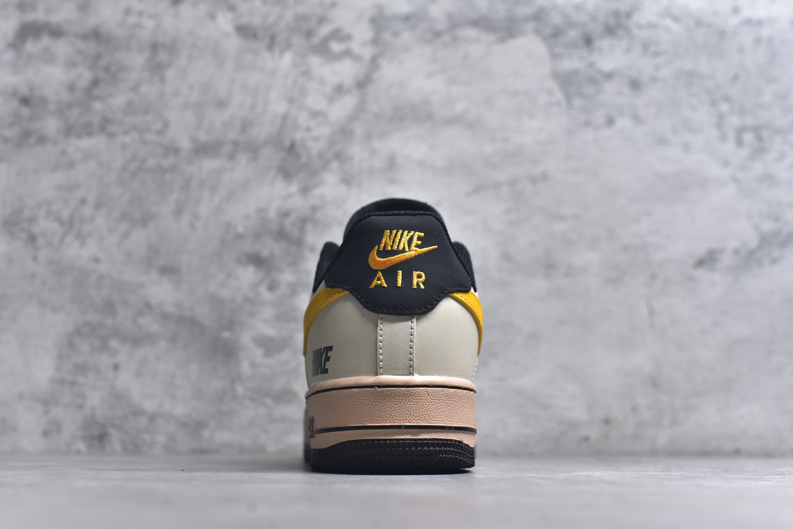 图片[5]-#海外限量发售！公司级NIke Air Force 1 \’07 Low NIKE–拼接缤纷 空军一号低帮 运动鞋 休闲鞋 折边针车 工艺难度大 原楦头原纸板 高级牛仔 高端定制鞋盒 原厂鞋底 超高清洁度 细节完美 货号：NH0601-577 尺码：36 36.5 37.5 38 38.5 39 40 40.5 41 42 42.5 43 44 44.5 45-选品中心