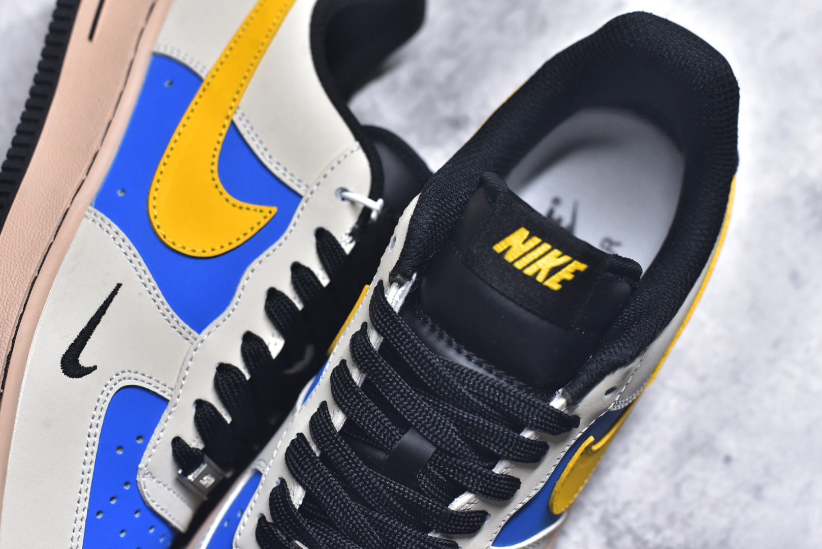 图片[9]-#海外限量发售！公司级NIke Air Force 1 \’07 Low NIKE–拼接缤纷 空军一号低帮 运动鞋 休闲鞋 折边针车 工艺难度大 原楦头原纸板 高级牛仔 高端定制鞋盒 原厂鞋底 超高清洁度 细节完美 货号：NH0601-577 尺码：36 36.5 37.5 38 38.5 39 40 40.5 41 42 42.5 43 44 44.5 45-选品中心