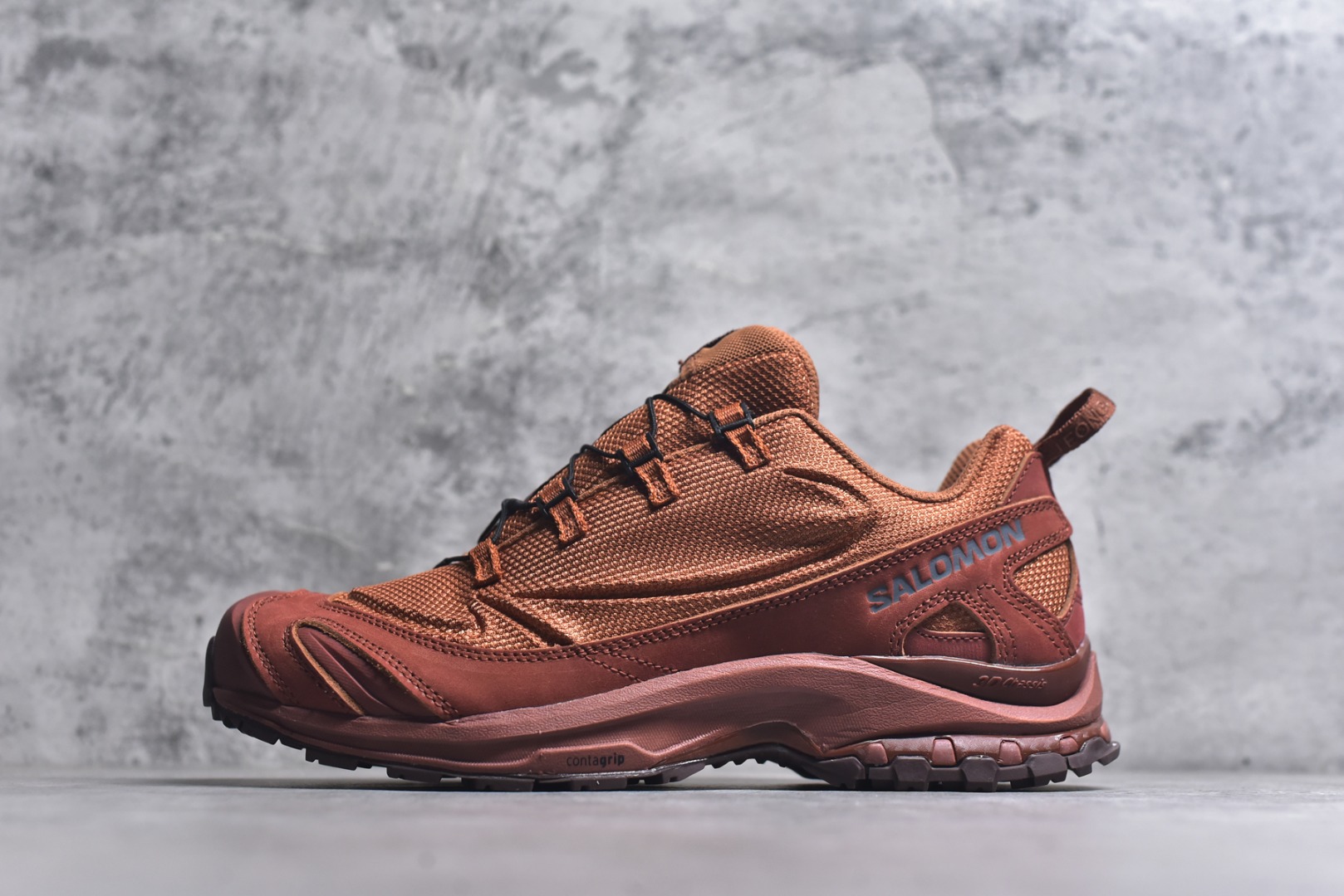 #Salomon萨洛蒙2025秋冬新款XA pro 3D 系列新色系跑步鞋休闲运动鞋 479615 中底搭载全掌玻璃纤维能量板和超厚弹性泡沫中底，跑动时推进力十足，缓震回馈很强，日常通勤或训练都很稳 鞋身长毛牛猄皮面设计，内层材质透气网面 穿着舒适度好 原版材质 原版大底 尺码：36-46-选品中心