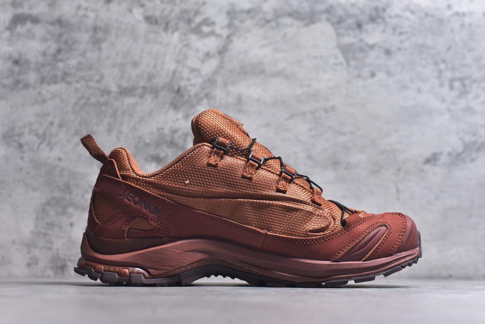 图片[3]-#Salomon萨洛蒙2025秋冬新款XA pro 3D 系列新色系跑步鞋休闲运动鞋 479615 中底搭载全掌玻璃纤维能量板和超厚弹性泡沫中底，跑动时推进力十足，缓震回馈很强，日常通勤或训练都很稳 鞋身长毛牛猄皮面设计，内层材质透气网面 穿着舒适度好 原版材质 原版大底 尺码：36-46-选品中心