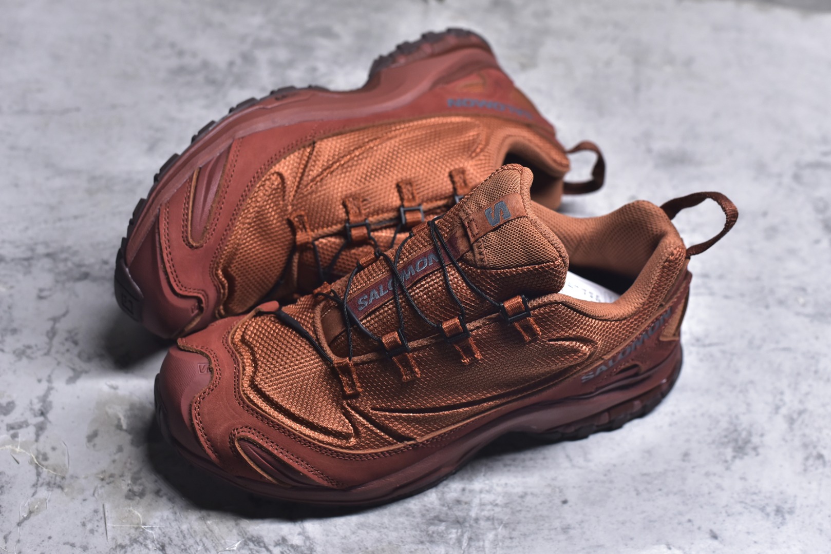 图片[7]-#Salomon萨洛蒙2025秋冬新款XA pro 3D 系列新色系跑步鞋休闲运动鞋 479615 中底搭载全掌玻璃纤维能量板和超厚弹性泡沫中底，跑动时推进力十足，缓震回馈很强，日常通勤或训练都很稳 鞋身长毛牛猄皮面设计，内层材质透气网面 穿着舒适度好 原版材质 原版大底 尺码：36-46-选品中心