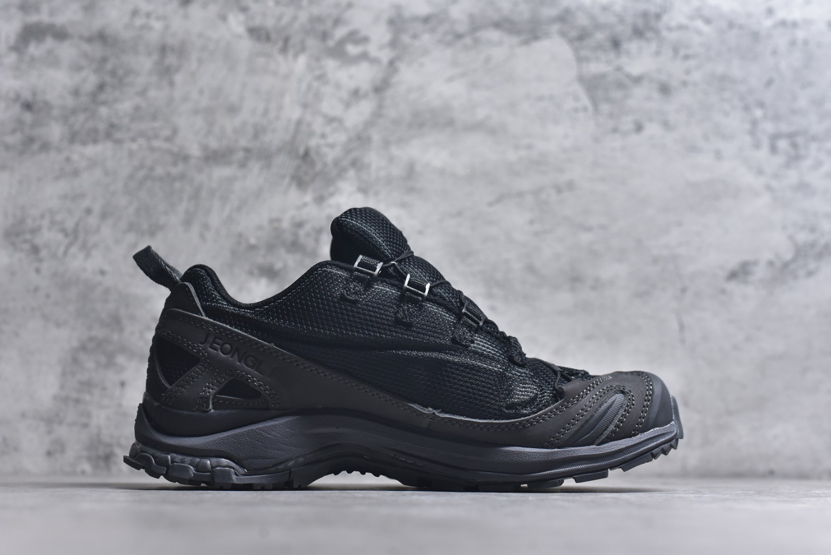 图片[3]-#Salomon萨洛蒙2025秋冬新款XA pro 3D 系列新色系跑步鞋休闲运动鞋 479616 中底搭载全掌玻璃纤维能量板和超厚弹性泡沫中底，跑动时推进力十足，缓震回馈很强，日常通勤或训练都很稳 鞋身长毛牛猄皮面设计，内层材质透气网面 穿着舒适度好 原版材质 原版大底 尺码：36-46-选品中心