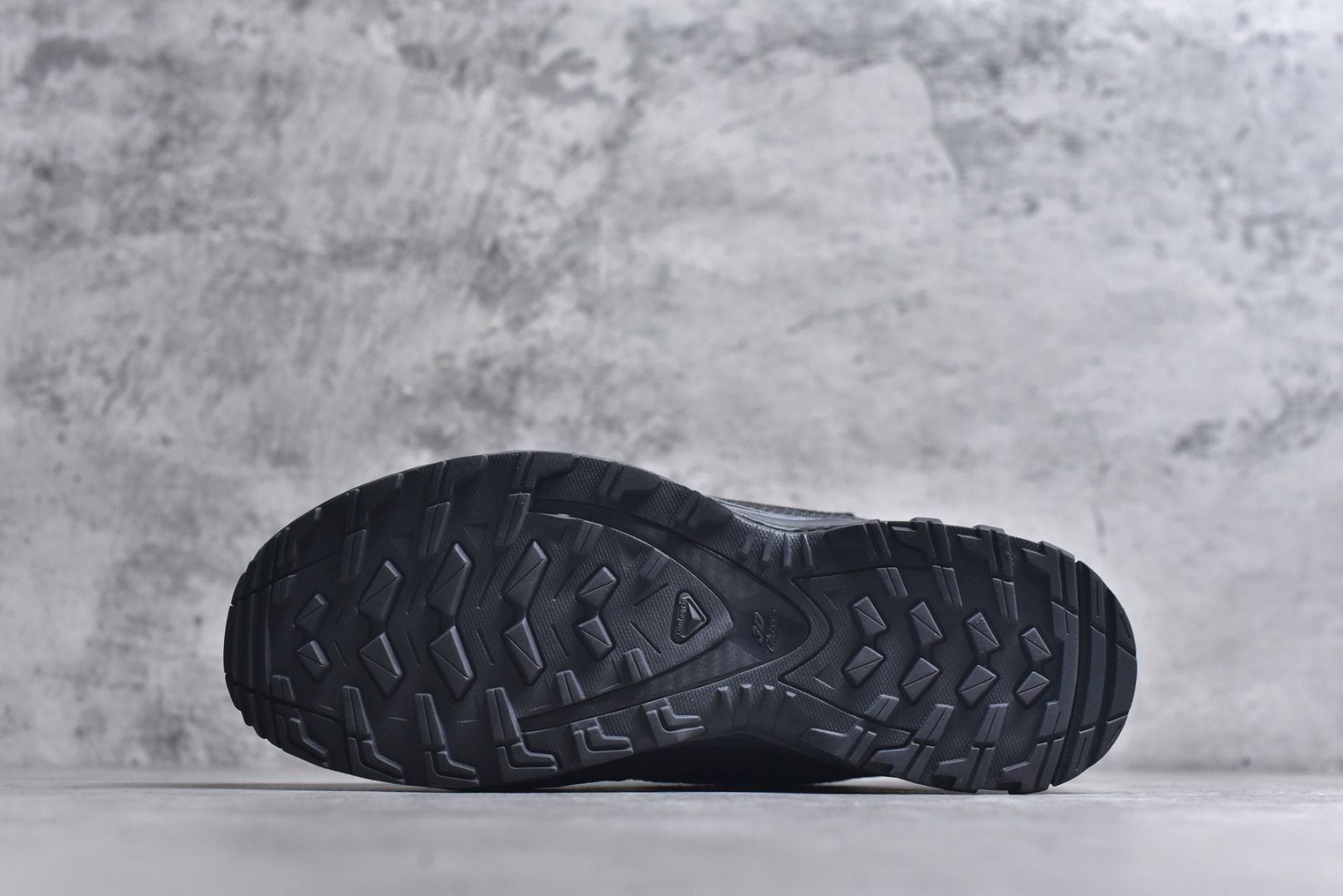 图片[6]-#Salomon萨洛蒙2025秋冬新款XA pro 3D 系列新色系跑步鞋休闲运动鞋 479616 中底搭载全掌玻璃纤维能量板和超厚弹性泡沫中底，跑动时推进力十足，缓震回馈很强，日常通勤或训练都很稳 鞋身长毛牛猄皮面设计，内层材质透气网面 穿着舒适度好 原版材质 原版大底 尺码：36-46-选品中心