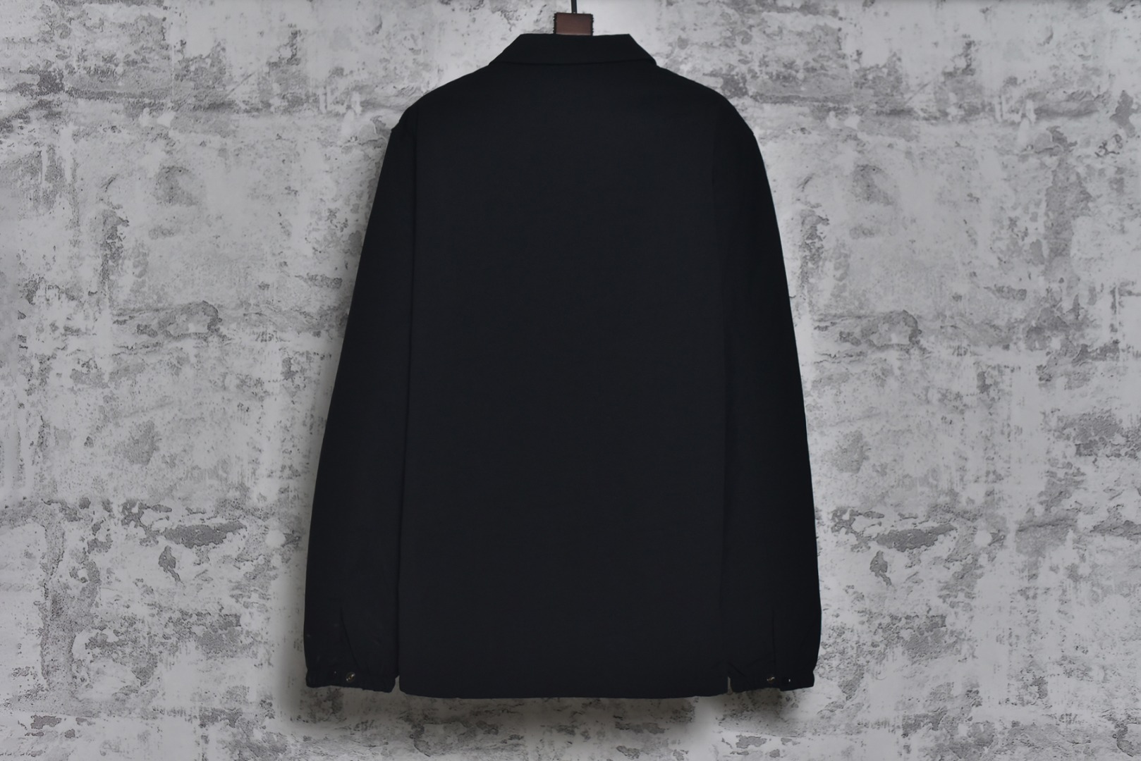 图片[2]-#Stone Island/石头岛 24Fw 肩膀岛标纳斯兰内夹克外套 得物现在成交价在5200左右，原版去年在上海恒隆实体店3920购入，面料定织定染Naslan纳斯兰尼龙面料，面料表面肌理具有自然的竹节和小节点效果，是岛家独特的短纤尼龙面料，内衬网面夹薄绒，保暖效果相当于一款薄棉服，四合扣为意大利顶级供应商“Cobrax” 底部LOGO清晰可见，胸口内袋的塑料件也均为开模订制，开模费惊人，肩章刺绣 上漏金线，下漏绿线，纽扣口左右均漏金线，做防伪处理，告别一眼假，定制辅料三标，原版同材质，摸起来有阻尼手感 尺码：M-XXL-选品中心