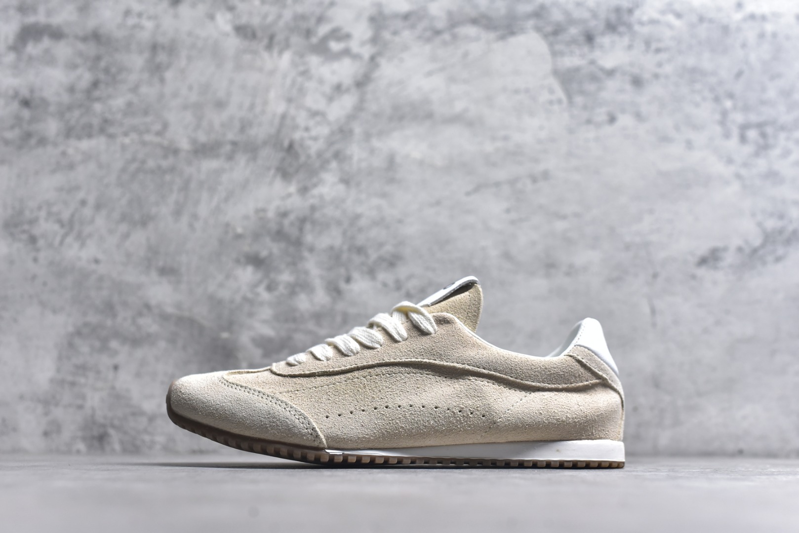 #Alo Yoga Sunset Sneaker 徳训生活休闲鞋 白色 尺码：36 36.5 37 37.5 38 38.5 39 40 41 41.5 42 42.5 43 44 45 9.D4-选品中心