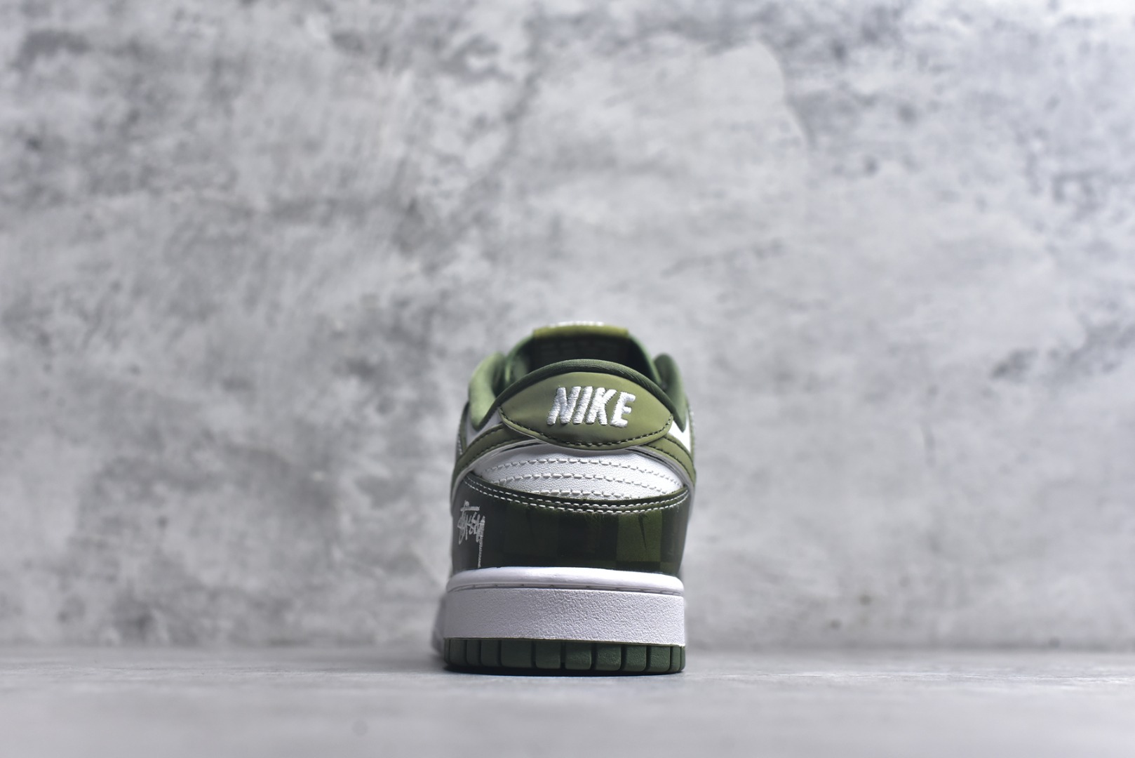 图片[5]-#海外爆款限量发售！Nike SB Dunk Low“斯图西联名——双拼迷彩” 周年高端定制 低帮休闲板鞋 定制鞋盒 大厂纯原品质出货 超高清洁度 皮料切割干净无任何毛边 细节完美 货号：DG1988-010 尺码：36 36.5 37.5 38 38.5 39 40 40.5 41 42 42.5 43 44 44.5 45-选品中心