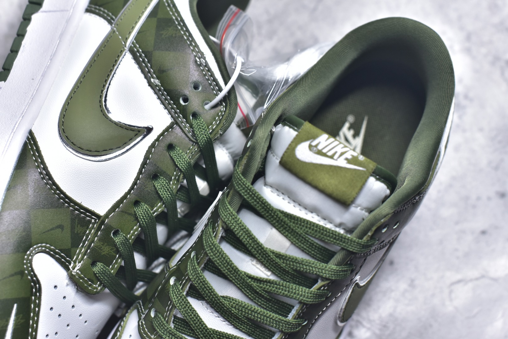 图片[9]-#海外爆款限量发售！Nike SB Dunk Low“斯图西联名——双拼迷彩” 周年高端定制 低帮休闲板鞋 定制鞋盒 大厂纯原品质出货 超高清洁度 皮料切割干净无任何毛边 细节完美 货号：DG1988-010 尺码：36 36.5 37.5 38 38.5 39 40 40.5 41 42 42.5 43 44 44.5 45-选品中心