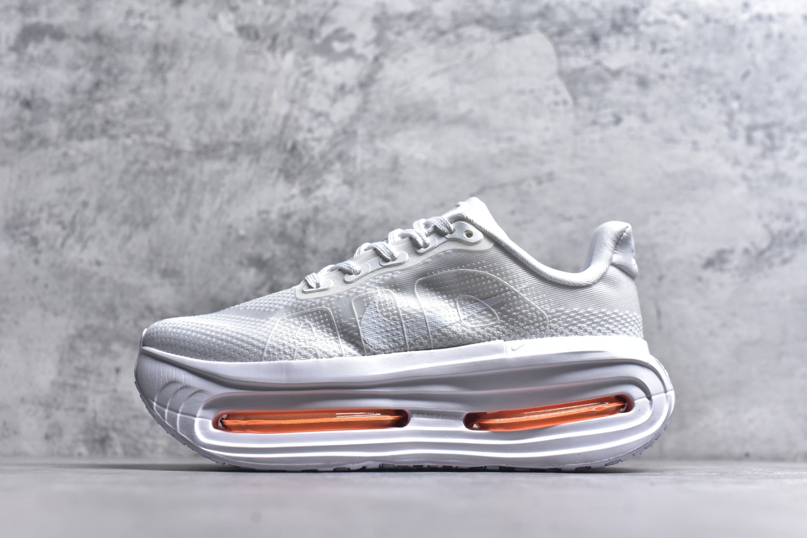 #Nike ZOOM PREMIUM 耐克 飞马 舒适减震防滑 低帮跑步鞋全掌ReactX泡绵中底 前掌和后跟还配备了Air Zoom气垫单元 据说跑起来更快更舒适哦 这次最大的升级点 首次引入了ReactX泡绵 货号：HQ2050 533 尺码：36-45-选品中心