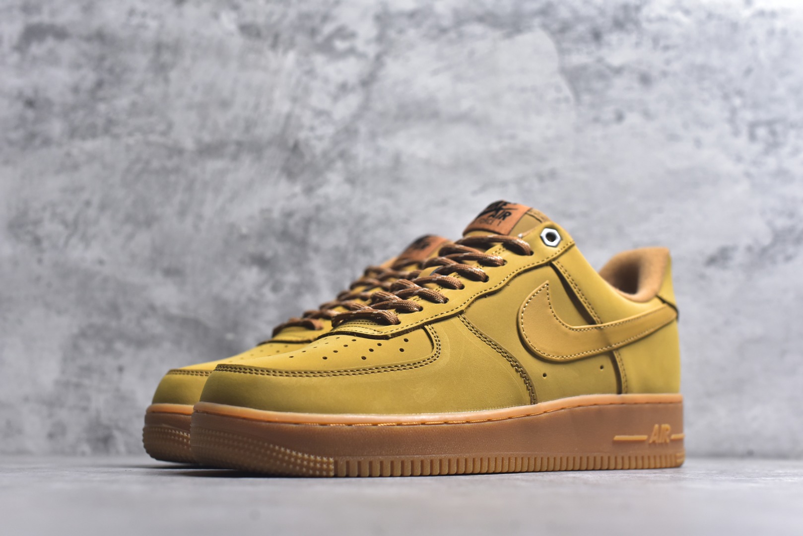 图片[2]-#耐克Nike AIR FORCE 1’07空军一号低帮百搭休闲运动板鞋。柔软、弹性十足的缓震性能和出色的中底设计，横跨复古与现代的外型结合，造就出风靡全球三十多年的Force 1。 货号：CJ9179-200 尺码：36 36.5 37.5 38 38.5 39 40 40.5 41 42 42.5 43 44 45-选品中心