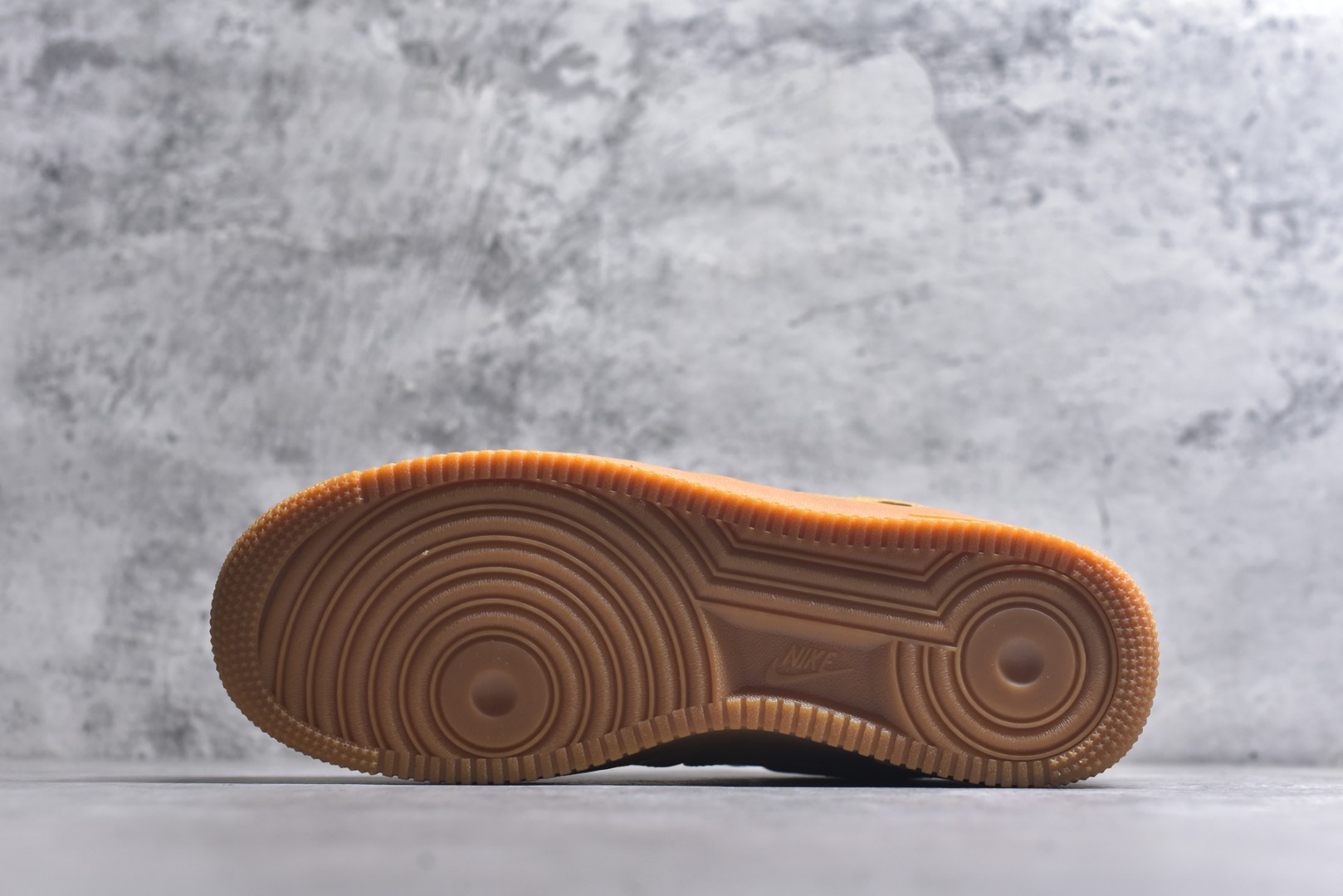 图片[6]-#耐克Nike AIR FORCE 1’07空军一号低帮百搭休闲运动板鞋。柔软、弹性十足的缓震性能和出色的中底设计，横跨复古与现代的外型结合，造就出风靡全球三十多年的Force 1。 货号：CJ9179-200 尺码：36 36.5 37.5 38 38.5 39 40 40.5 41 42 42.5 43 44 45-选品中心