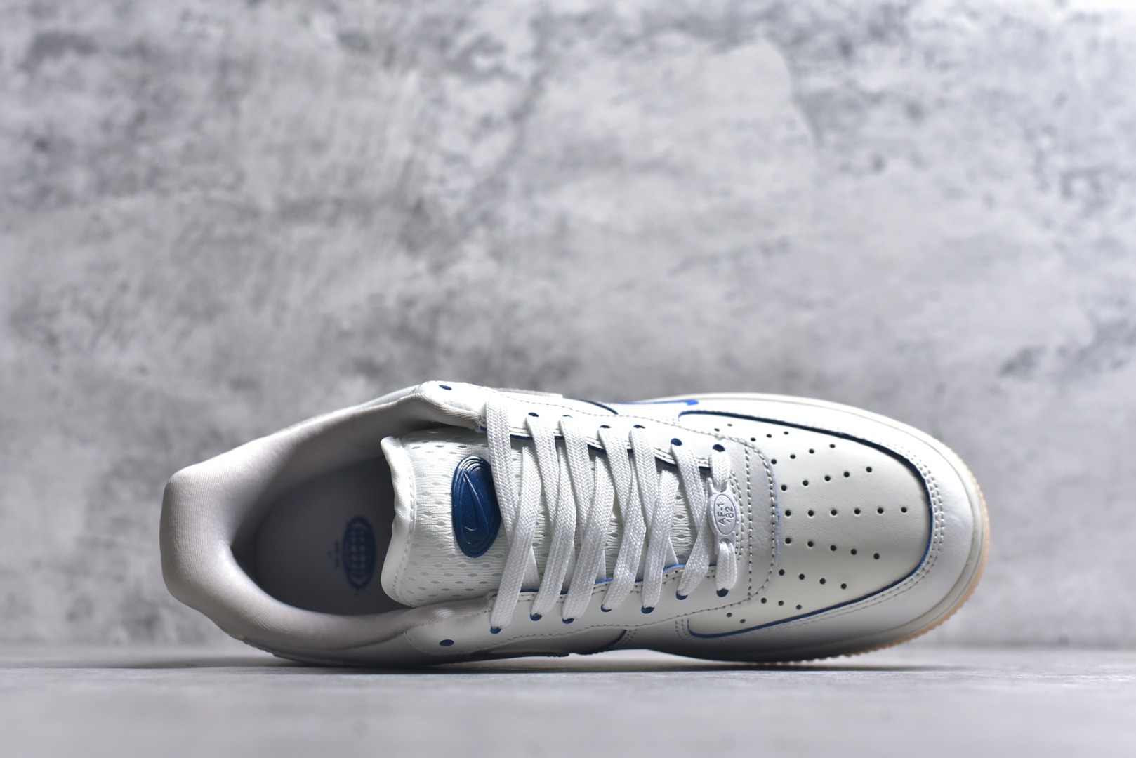 图片[4]-#耐克Nike AIR FORCE 1’07空军一号低帮百搭休闲运动板鞋。柔软、弹性十足的缓震性能和出色的中底设计，横跨复古与现代的外型结合，造就出风靡全球三十多年的Force 1。 货号：FB1839-111 尺码：36 36.5 37.5 38 38.5 39 40 40.5 41 42 42.5 43 44 45-选品中心