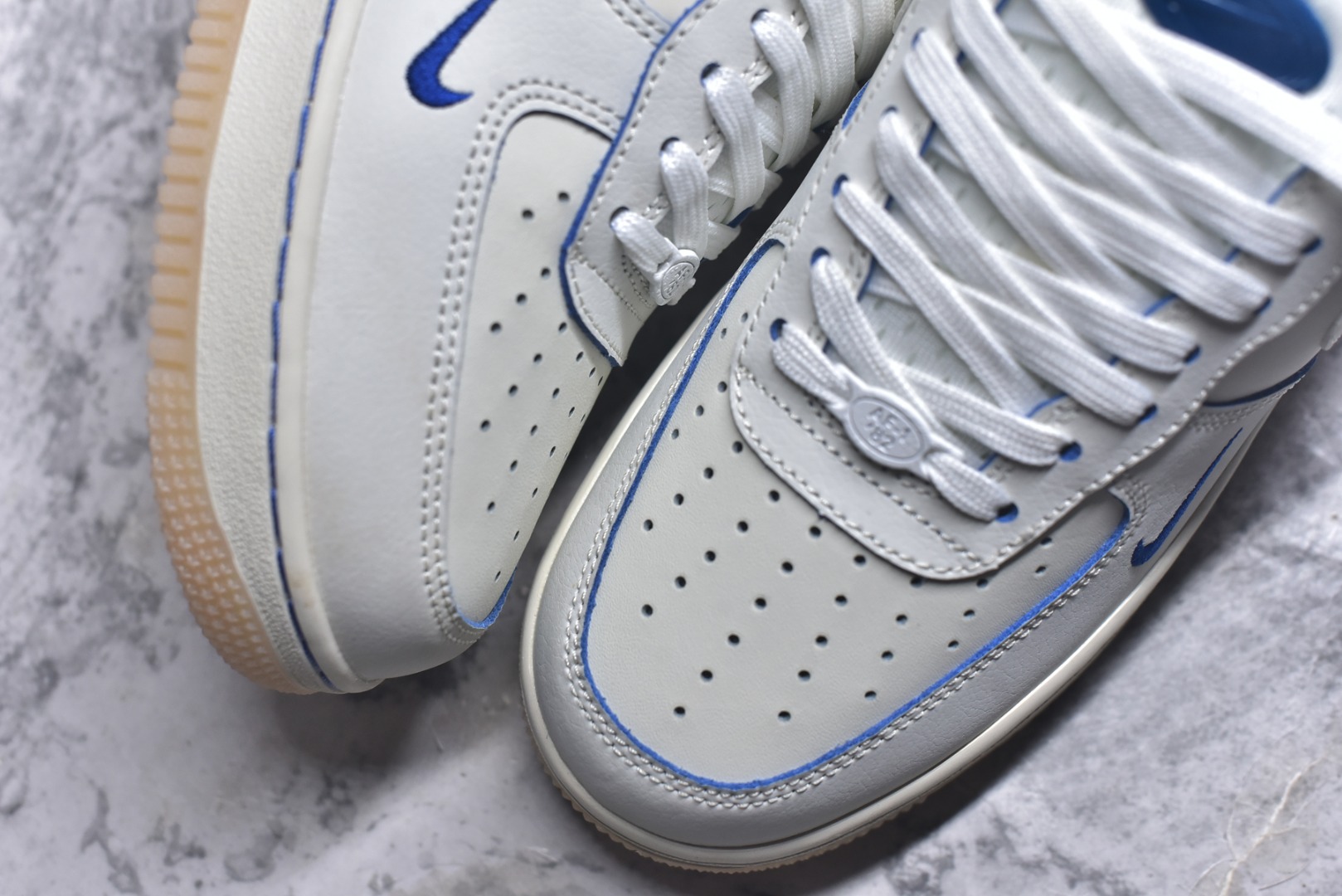 图片[8]-#耐克Nike AIR FORCE 1’07空军一号低帮百搭休闲运动板鞋。柔软、弹性十足的缓震性能和出色的中底设计，横跨复古与现代的外型结合，造就出风靡全球三十多年的Force 1。 货号：FB1839-111 尺码：36 36.5 37.5 38 38.5 39 40 40.5 41 42 42.5 43 44 45-选品中心