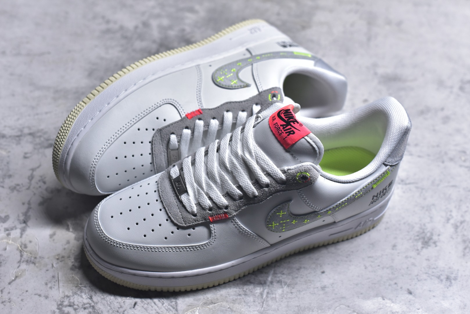 图片[7]-#耐克Nike AIR FORCE 1’07空军一号低帮百搭休闲运动板鞋。柔软、弹性十足的缓震性能和出色的中底设计，横跨复古与现代的外型结合，造就出风靡全球三十多年的Force 1。 货号：FB1853-111 尺码：36 36.5 37.5 38 38.5 39 40 40.5 41 42 42.5 43 44 45-选品中心