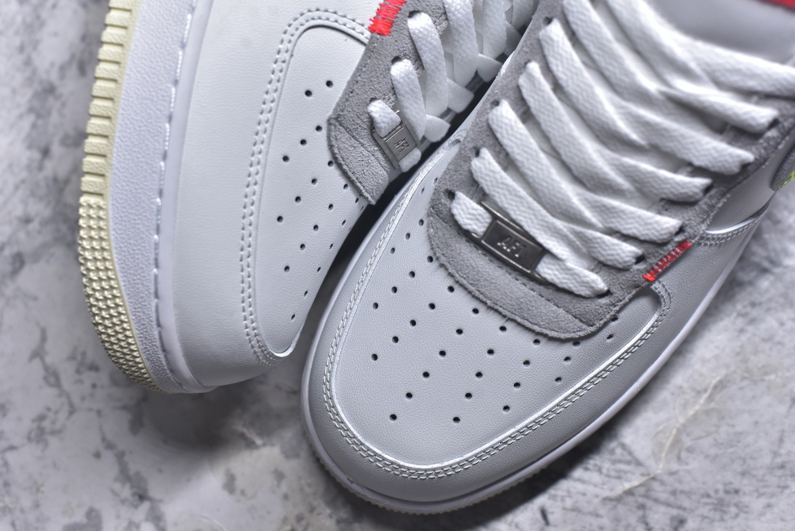 图片[8]-#耐克Nike AIR FORCE 1’07空军一号低帮百搭休闲运动板鞋。柔软、弹性十足的缓震性能和出色的中底设计，横跨复古与现代的外型结合，造就出风靡全球三十多年的Force 1。 货号：FB1853-111 尺码：36 36.5 37.5 38 38.5 39 40 40.5 41 42 42.5 43 44 45-选品中心