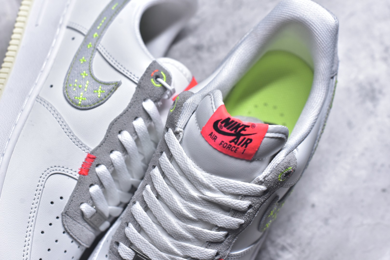 图片[9]-#耐克Nike AIR FORCE 1’07空军一号低帮百搭休闲运动板鞋。柔软、弹性十足的缓震性能和出色的中底设计，横跨复古与现代的外型结合，造就出风靡全球三十多年的Force 1。 货号：FB1853-111 尺码：36 36.5 37.5 38 38.5 39 40 40.5 41 42 42.5 43 44 45-选品中心