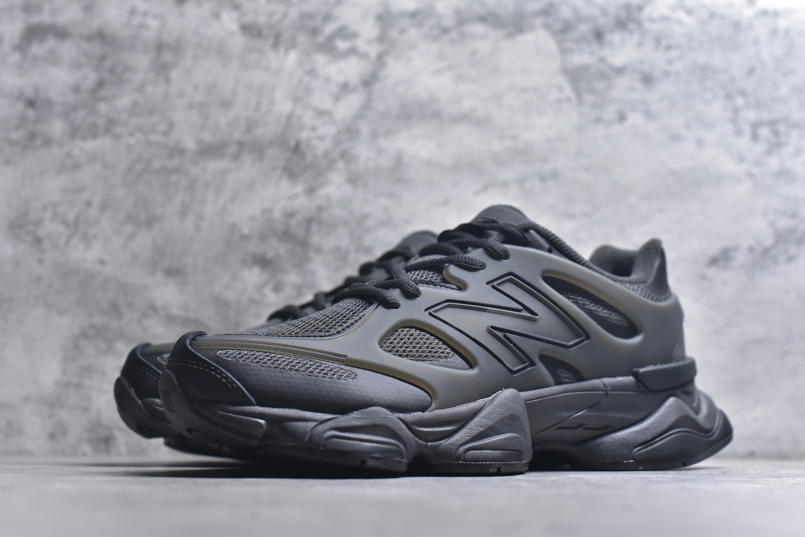 图片[2]-#New Balance NB9060 联名款 复古休闲运动慢跑鞋 U9060IAA #鞋款灵感源自设计师本人对夏日的怀日回忆。鞋面大身由空间双格及磨砂鞋面拼接而生，配以柔和、温暖的粉橘色调，夏日氛围拉满 #采用大面积网眼以及麂皮材质覆盖鞋身，还原经典气质。搭载ABZORB避震科技，由泡沫聚酯制成，上脚可以有效减少由鞋底反弹对身体及双腿的冲击力 尺码：36 37 37.5 38 38.5 39 40 40.5 41 42 42.5 43 44 44.5 45 46.5 3.D4-选品中心