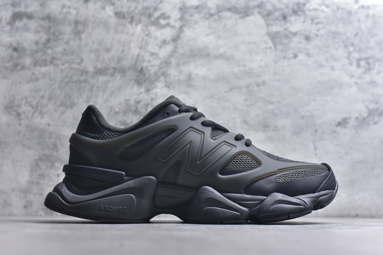 图片[3]-#New Balance NB9060 联名款 复古休闲运动慢跑鞋 U9060IAA #鞋款灵感源自设计师本人对夏日的怀日回忆。鞋面大身由空间双格及磨砂鞋面拼接而生，配以柔和、温暖的粉橘色调，夏日氛围拉满 #采用大面积网眼以及麂皮材质覆盖鞋身，还原经典气质。搭载ABZORB避震科技，由泡沫聚酯制成，上脚可以有效减少由鞋底反弹对身体及双腿的冲击力 尺码：36 37 37.5 38 38.5 39 40 40.5 41 42 42.5 43 44 44.5 45 46.5 3.D4-选品中心