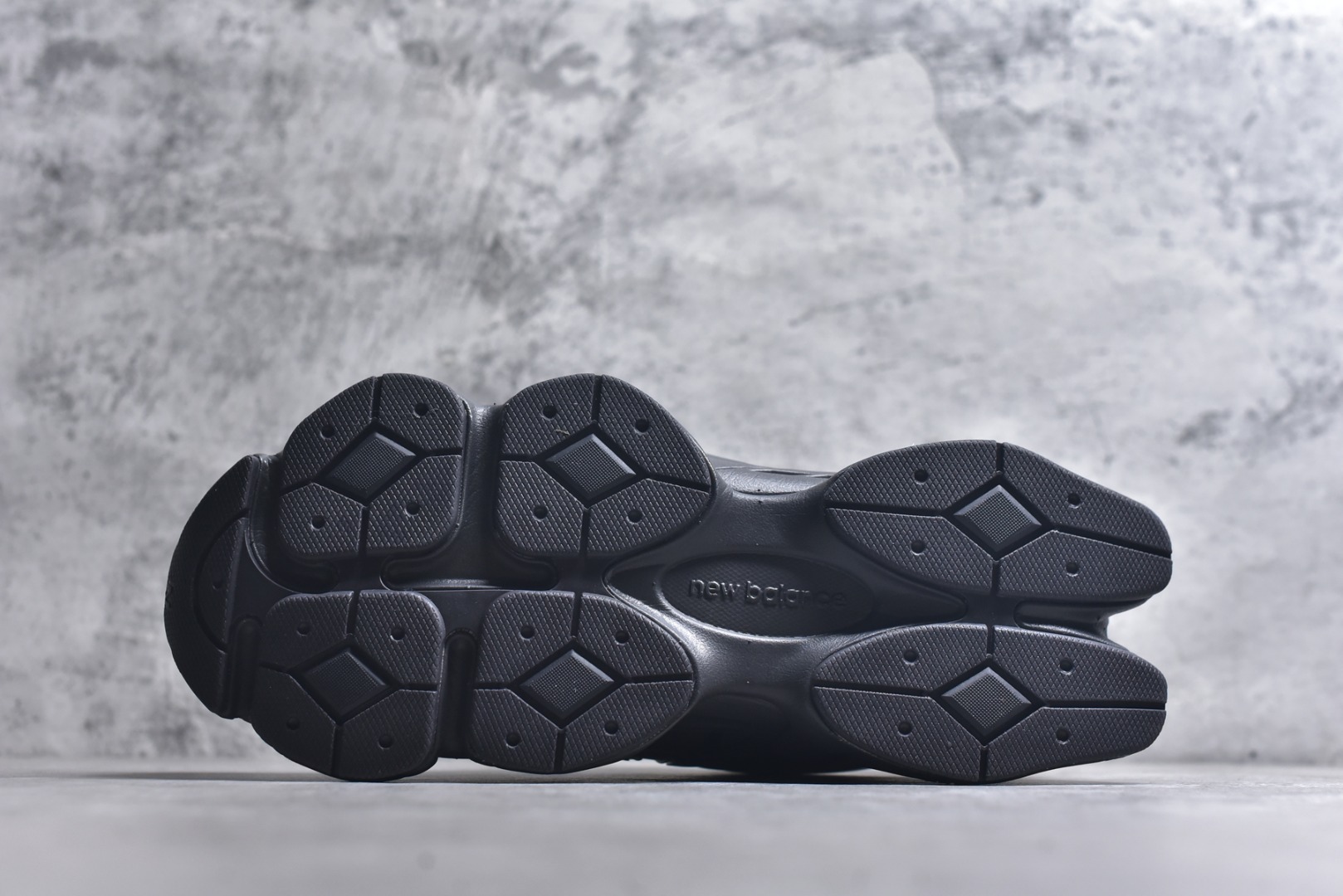 图片[6]-#New Balance NB9060 联名款 复古休闲运动慢跑鞋 U9060IAA #鞋款灵感源自设计师本人对夏日的怀日回忆。鞋面大身由空间双格及磨砂鞋面拼接而生，配以柔和、温暖的粉橘色调，夏日氛围拉满 #采用大面积网眼以及麂皮材质覆盖鞋身，还原经典气质。搭载ABZORB避震科技，由泡沫聚酯制成，上脚可以有效减少由鞋底反弹对身体及双腿的冲击力 尺码：36 37 37.5 38 38.5 39 40 40.5 41 42 42.5 43 44 44.5 45 46.5 3.D4-选品中心