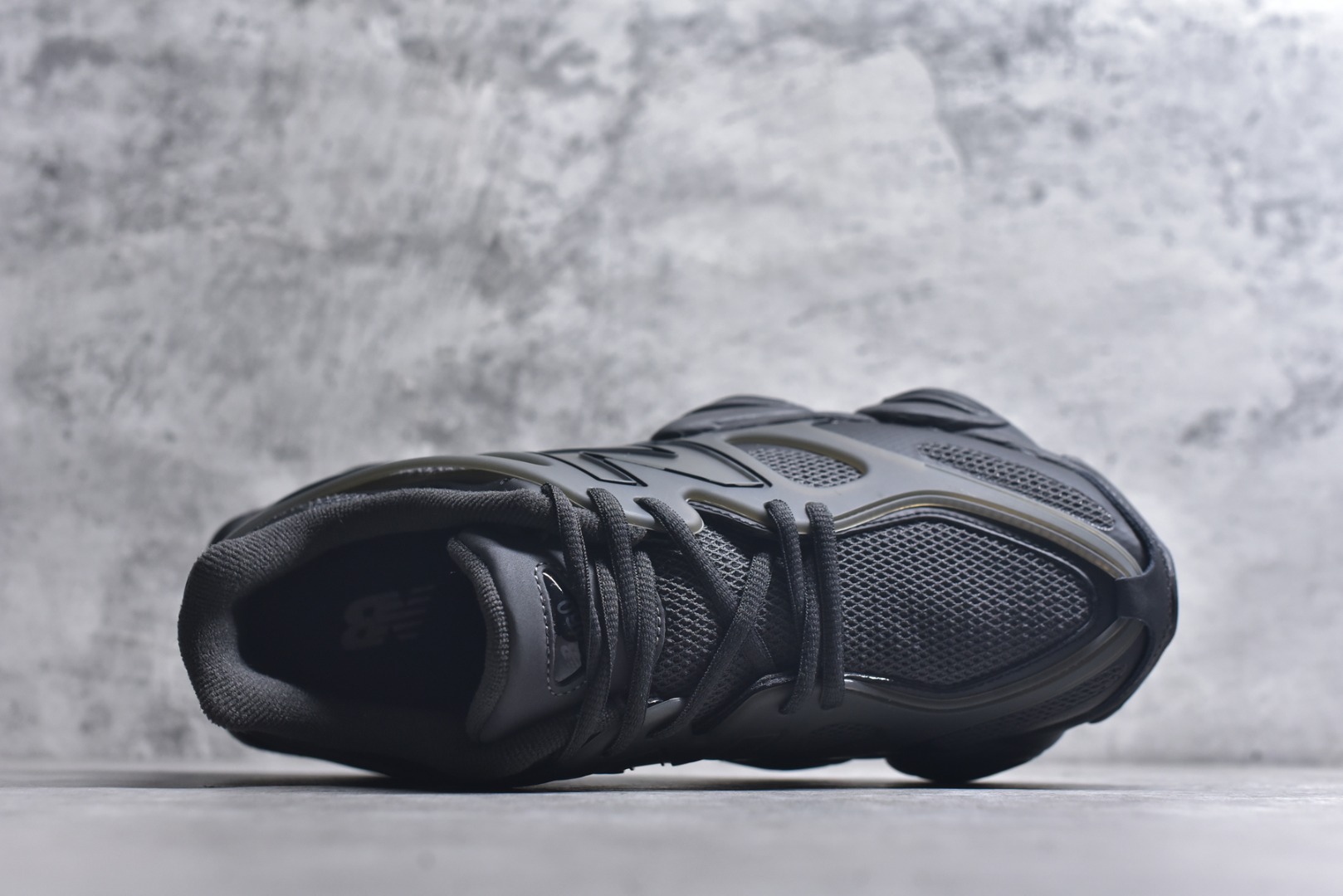 图片[4]-#New Balance NB9060 联名款 复古休闲运动慢跑鞋 U9060IAA #鞋款灵感源自设计师本人对夏日的怀日回忆。鞋面大身由空间双格及磨砂鞋面拼接而生，配以柔和、温暖的粉橘色调，夏日氛围拉满 #采用大面积网眼以及麂皮材质覆盖鞋身，还原经典气质。搭载ABZORB避震科技，由泡沫聚酯制成，上脚可以有效减少由鞋底反弹对身体及双腿的冲击力 尺码：36 37 37.5 38 38.5 39 40 40.5 41 42 42.5 43 44 44.5 45 46.5 3.D4-选品中心