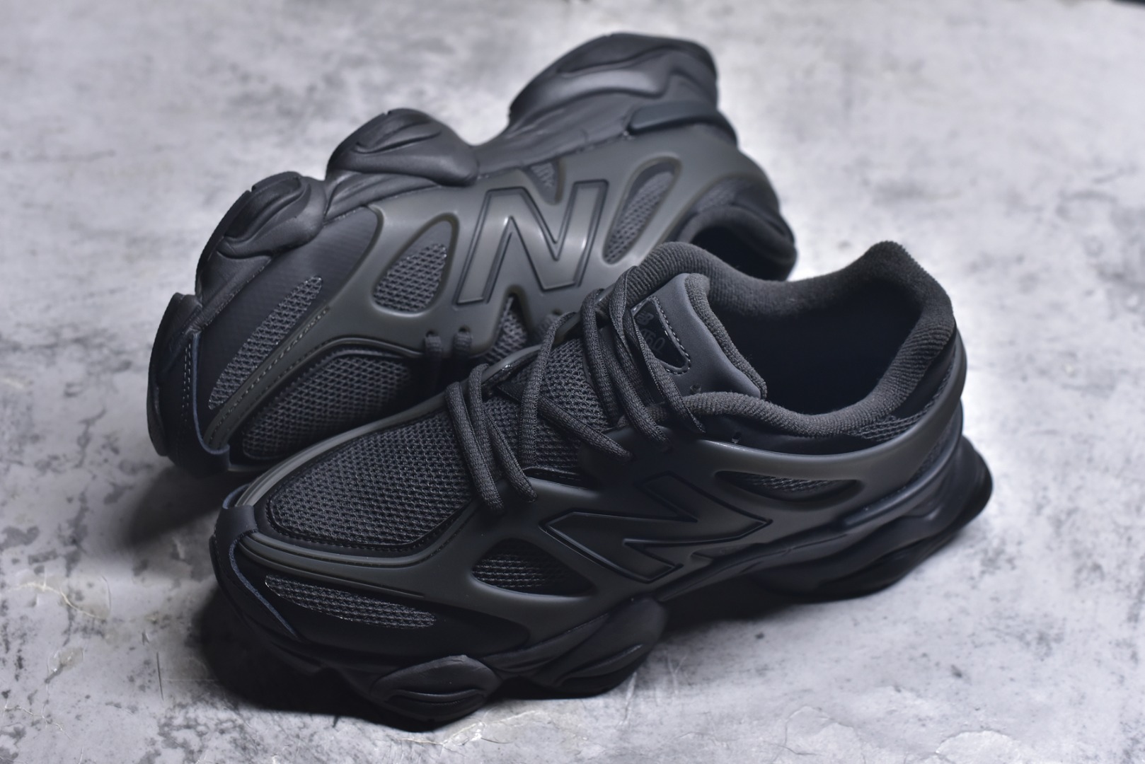 图片[7]-#New Balance NB9060 联名款 复古休闲运动慢跑鞋 U9060IAA #鞋款灵感源自设计师本人对夏日的怀日回忆。鞋面大身由空间双格及磨砂鞋面拼接而生，配以柔和、温暖的粉橘色调，夏日氛围拉满 #采用大面积网眼以及麂皮材质覆盖鞋身，还原经典气质。搭载ABZORB避震科技，由泡沫聚酯制成，上脚可以有效减少由鞋底反弹对身体及双腿的冲击力 尺码：36 37 37.5 38 38.5 39 40 40.5 41 42 42.5 43 44 44.5 45 46.5 3.D4-选品中心