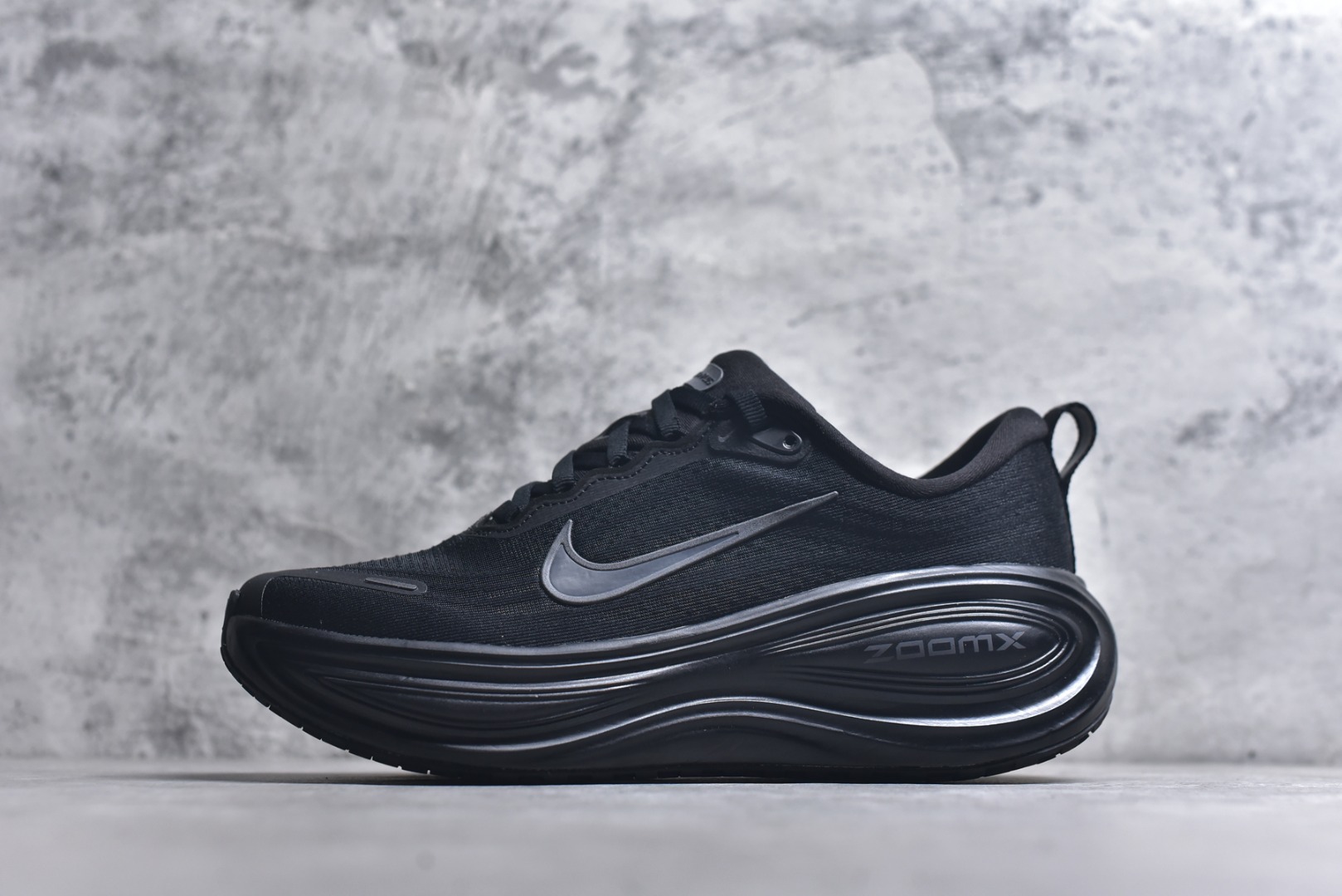 #NIKE VOMERO PLUS V18PLUS 登月 黑色 HV8150-003 男女鞋 36 36.5 37.5 38 38.5 39 40 40.5 41 42 42.5 43 44 44.5 45-选品中心