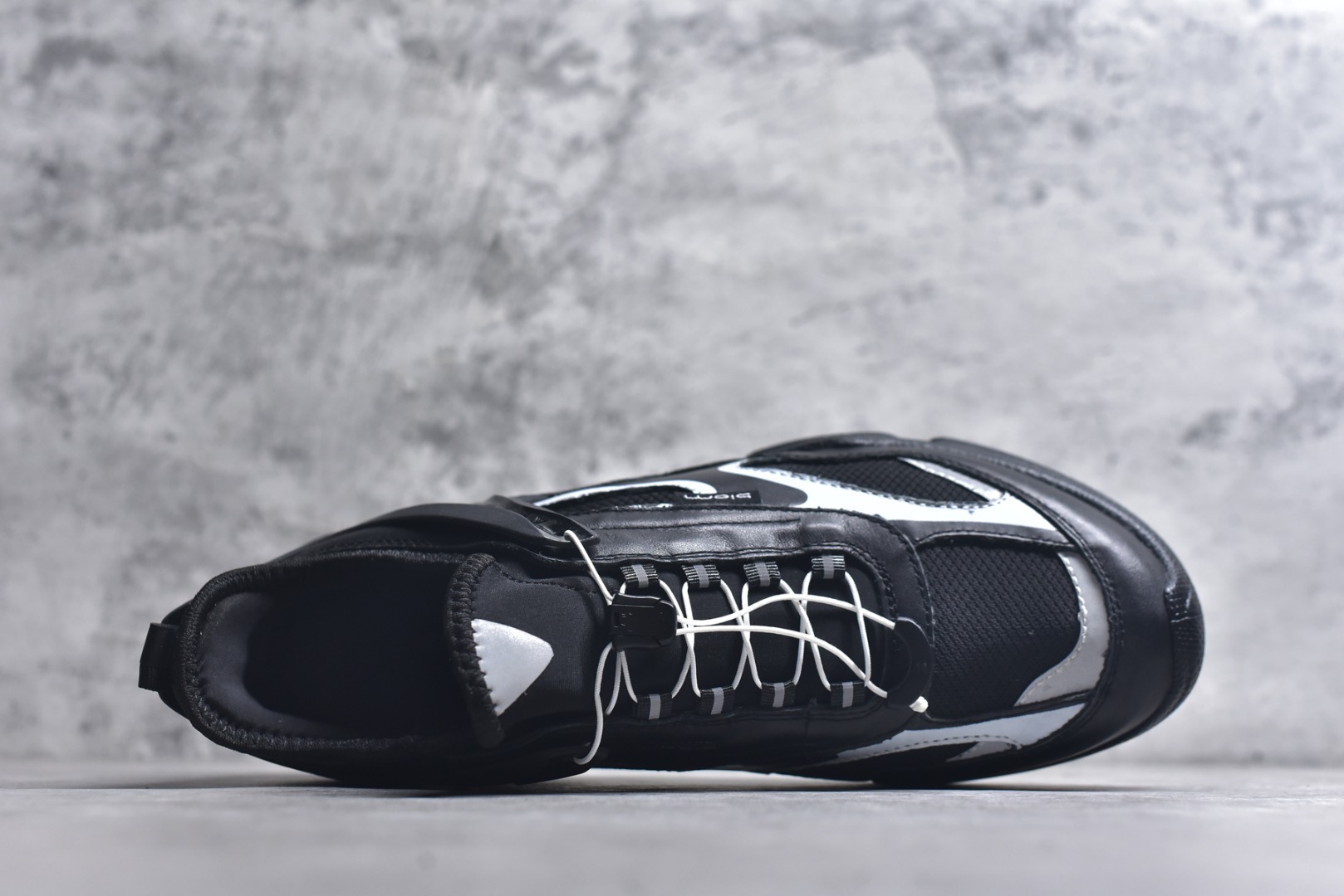 图片[4]-#ECCo爱步 BIOM C.TRAIL系列舒适圆头系带防水低帮徒步鞋 ECCO以三大核心特征为依托：北欧设计风格、鞋履制作、积极的生活方式。北欧设计风格：北欧设计特点是独特、有格调、实用和简约，并且品质优良。鞋履制作：ECCO钟爱鞋履制作以及一切与鞋履制作相关的事物。积极的生活方式：ECCO的创始人希望制作出的鞋履无需磨合，即可完美贴合脚型，帮助人们享受行走的乐趣。ECCO的成功源自其产品质量和创新的技术水平，恪守“鞋遵循双足”的设计理念，将的舒适度和风格融为一体。ECCO跑遍全世界寻找创新的原料。从制革制鞋一体化的设置，源头上控制皮革质量，确保对人体无害。 尺码：39-45 （皮鞋码）-选品中心