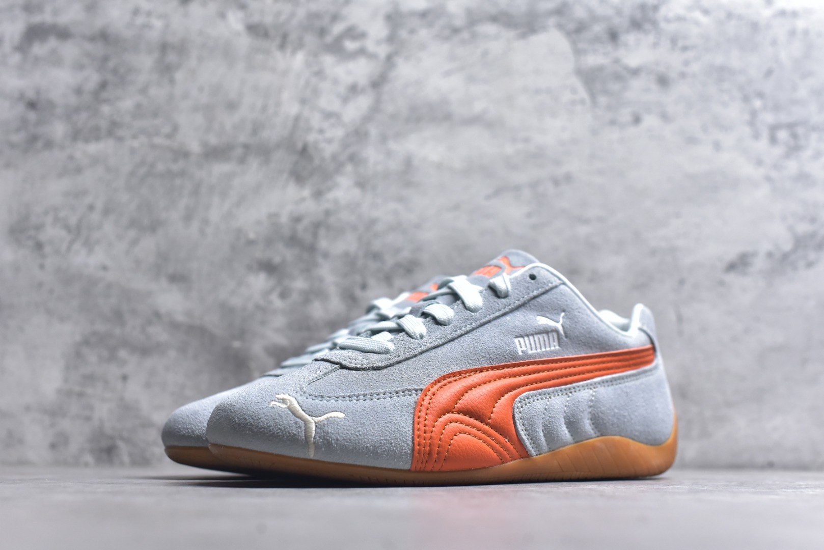 图片[2]-#Puma Speedcat OG Sparco 彪马罗马阿莫尔系列 复古运动休闲赛车跑鞋 绿橙 406329-40 市场第一梯队品质 版型 细节 烫金走线 完全碾压市场任意版本 欢迎对比🆚 工厂耗时3个月开发 原装档案原数据纸版楦型 采用固色翻毛皮鞋面材质(正确二次成型\’猛帮\’成型工艺🆚区别市面版本!!) 外置原数据开发轻量耐磨橡胶大底💪🏻 全球知名运动品牌PUMA宝马赛车系列 融合了宝马车队的标志性配色 以趣味十足又前卫复古的设计引领潮流 将赛道精神融入街头时尚 开启前卫竞速之旅 主打前卫复古风 Roma鞋款的鞋侧以复古的流线造型 缀以宝马经典Logo 巧妙吸睛 而Speedcat鞋款以亮眼三色条纹元素缀以舒适鞋面 赋予了独特的个性美学 演绎赛车的无尽能量 尺码：35-45-选品中心