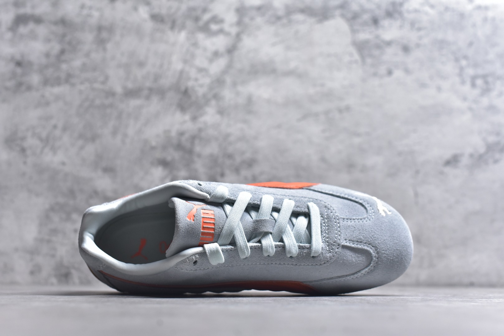 图片[4]-#Puma Speedcat OG Sparco 彪马罗马阿莫尔系列 复古运动休闲赛车跑鞋 绿橙 406329-40 市场第一梯队品质 版型 细节 烫金走线 完全碾压市场任意版本 欢迎对比🆚 工厂耗时3个月开发 原装档案原数据纸版楦型 采用固色翻毛皮鞋面材质(正确二次成型\’猛帮\’成型工艺🆚区别市面版本!!) 外置原数据开发轻量耐磨橡胶大底💪🏻 全球知名运动品牌PUMA宝马赛车系列 融合了宝马车队的标志性配色 以趣味十足又前卫复古的设计引领潮流 将赛道精神融入街头时尚 开启前卫竞速之旅 主打前卫复古风 Roma鞋款的鞋侧以复古的流线造型 缀以宝马经典Logo 巧妙吸睛 而Speedcat鞋款以亮眼三色条纹元素缀以舒适鞋面 赋予了独特的个性美学 演绎赛车的无尽能量 尺码：35-45-选品中心