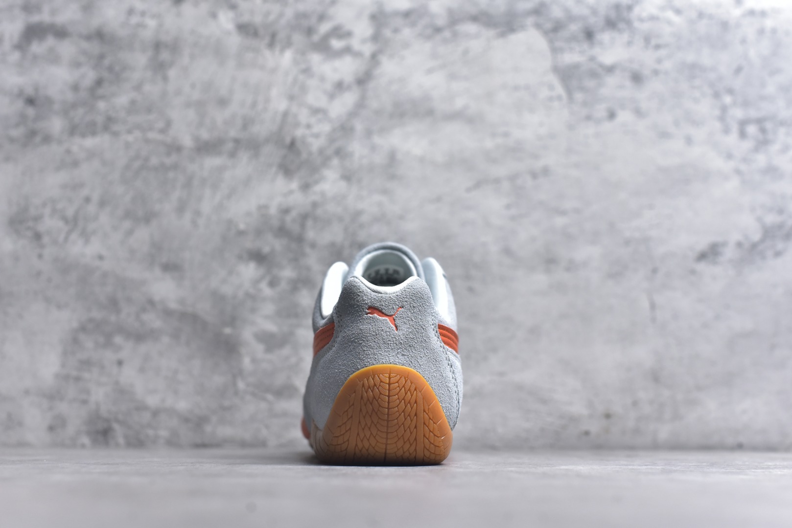 图片[5]-#Puma Speedcat OG Sparco 彪马罗马阿莫尔系列 复古运动休闲赛车跑鞋 绿橙 406329-40 市场第一梯队品质 版型 细节 烫金走线 完全碾压市场任意版本 欢迎对比🆚 工厂耗时3个月开发 原装档案原数据纸版楦型 采用固色翻毛皮鞋面材质(正确二次成型\’猛帮\’成型工艺🆚区别市面版本!!) 外置原数据开发轻量耐磨橡胶大底💪🏻 全球知名运动品牌PUMA宝马赛车系列 融合了宝马车队的标志性配色 以趣味十足又前卫复古的设计引领潮流 将赛道精神融入街头时尚 开启前卫竞速之旅 主打前卫复古风 Roma鞋款的鞋侧以复古的流线造型 缀以宝马经典Logo 巧妙吸睛 而Speedcat鞋款以亮眼三色条纹元素缀以舒适鞋面 赋予了独特的个性美学 演绎赛车的无尽能量 尺码：35-45-选品中心