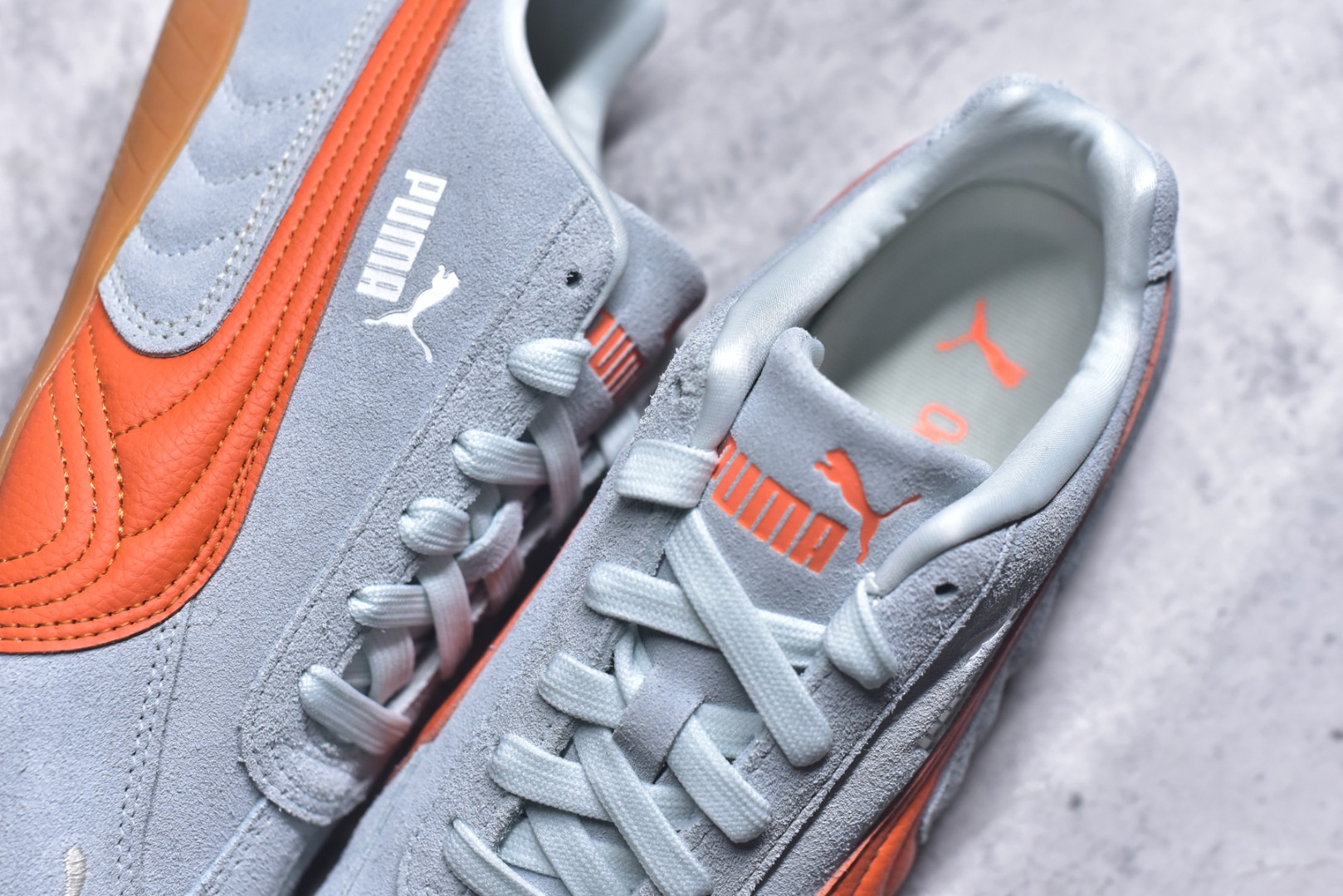 图片[9]-#Puma Speedcat OG Sparco 彪马罗马阿莫尔系列 复古运动休闲赛车跑鞋 绿橙 406329-40 市场第一梯队品质 版型 细节 烫金走线 完全碾压市场任意版本 欢迎对比🆚 工厂耗时3个月开发 原装档案原数据纸版楦型 采用固色翻毛皮鞋面材质(正确二次成型\’猛帮\’成型工艺🆚区别市面版本!!) 外置原数据开发轻量耐磨橡胶大底💪🏻 全球知名运动品牌PUMA宝马赛车系列 融合了宝马车队的标志性配色 以趣味十足又前卫复古的设计引领潮流 将赛道精神融入街头时尚 开启前卫竞速之旅 主打前卫复古风 Roma鞋款的鞋侧以复古的流线造型 缀以宝马经典Logo 巧妙吸睛 而Speedcat鞋款以亮眼三色条纹元素缀以舒适鞋面 赋予了独特的个性美学 演绎赛车的无尽能量 尺码：35-45-选品中心