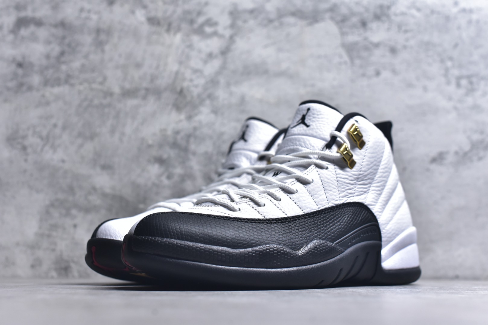 图片[2]-#Air Jordan AJ12 Retro 黑白金扣 货号：CT8013-117 外贸特供批次 原楦原档案数据开模打造 原汁原味12代鞋型 进口原厂皮料 原厂碳板 原装材料 原厂定制金属扣 原厂电绣 支持与公司货全方位对比 只服务于5%懂鞋的高端客户 发国外可支持各种retail商店充正寄售 尺码：40 40.5 41 42 42.5 43 44 44.5 45 45.5 46 47.5 48.5-选品中心