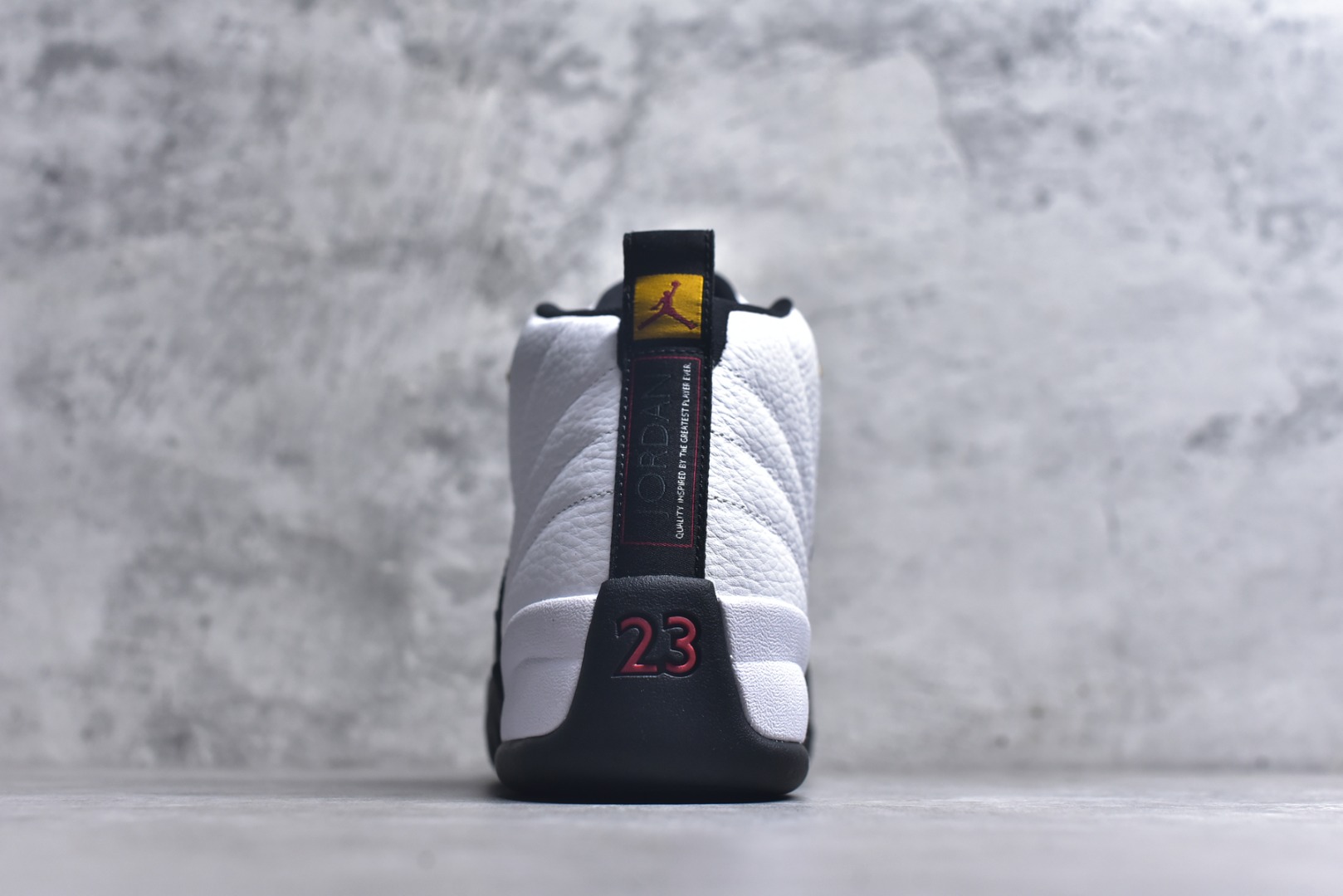 图片[5]-#Air Jordan AJ12 Retro 黑白金扣 货号：CT8013-117 外贸特供批次 原楦原档案数据开模打造 原汁原味12代鞋型 进口原厂皮料 原厂碳板 原装材料 原厂定制金属扣 原厂电绣 支持与公司货全方位对比 只服务于5%懂鞋的高端客户 发国外可支持各种retail商店充正寄售 尺码：40 40.5 41 42 42.5 43 44 44.5 45 45.5 46 47.5 48.5-选品中心