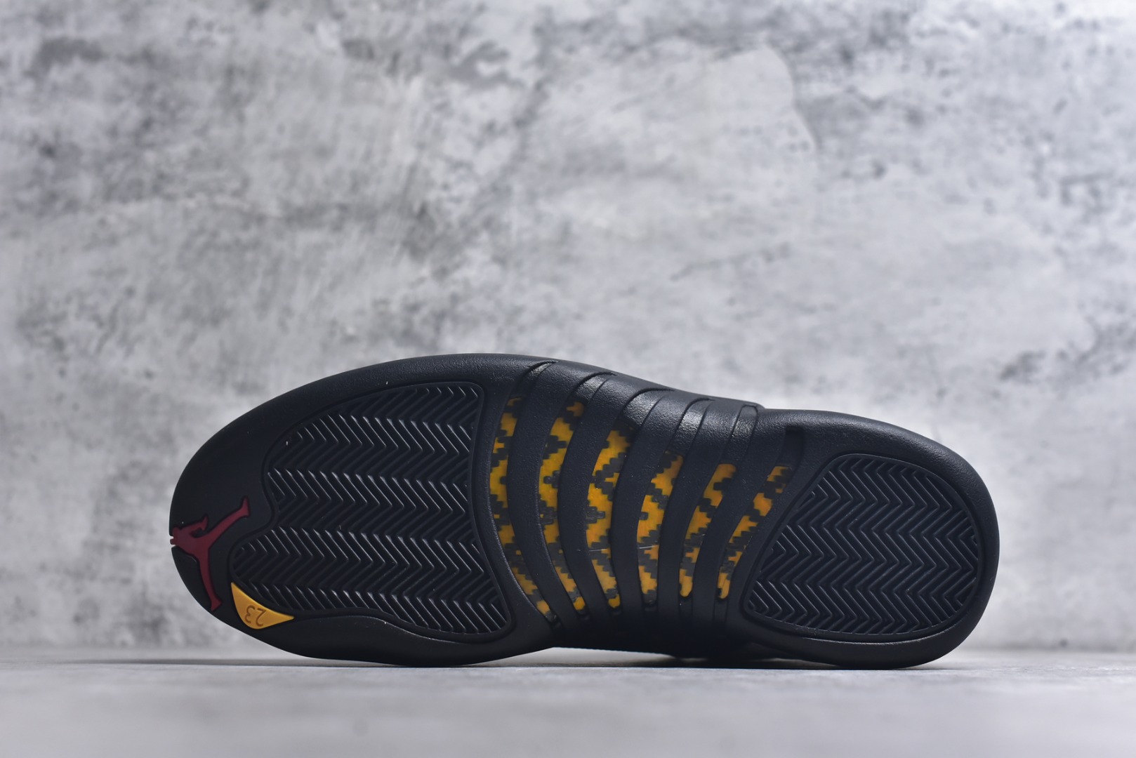 图片[6]-#Air Jordan AJ12 Retro 黑白金扣 货号：CT8013-117 外贸特供批次 原楦原档案数据开模打造 原汁原味12代鞋型 进口原厂皮料 原厂碳板 原装材料 原厂定制金属扣 原厂电绣 支持与公司货全方位对比 只服务于5%懂鞋的高端客户 发国外可支持各种retail商店充正寄售 尺码：40 40.5 41 42 42.5 43 44 44.5 45 45.5 46 47.5 48.5-选品中心